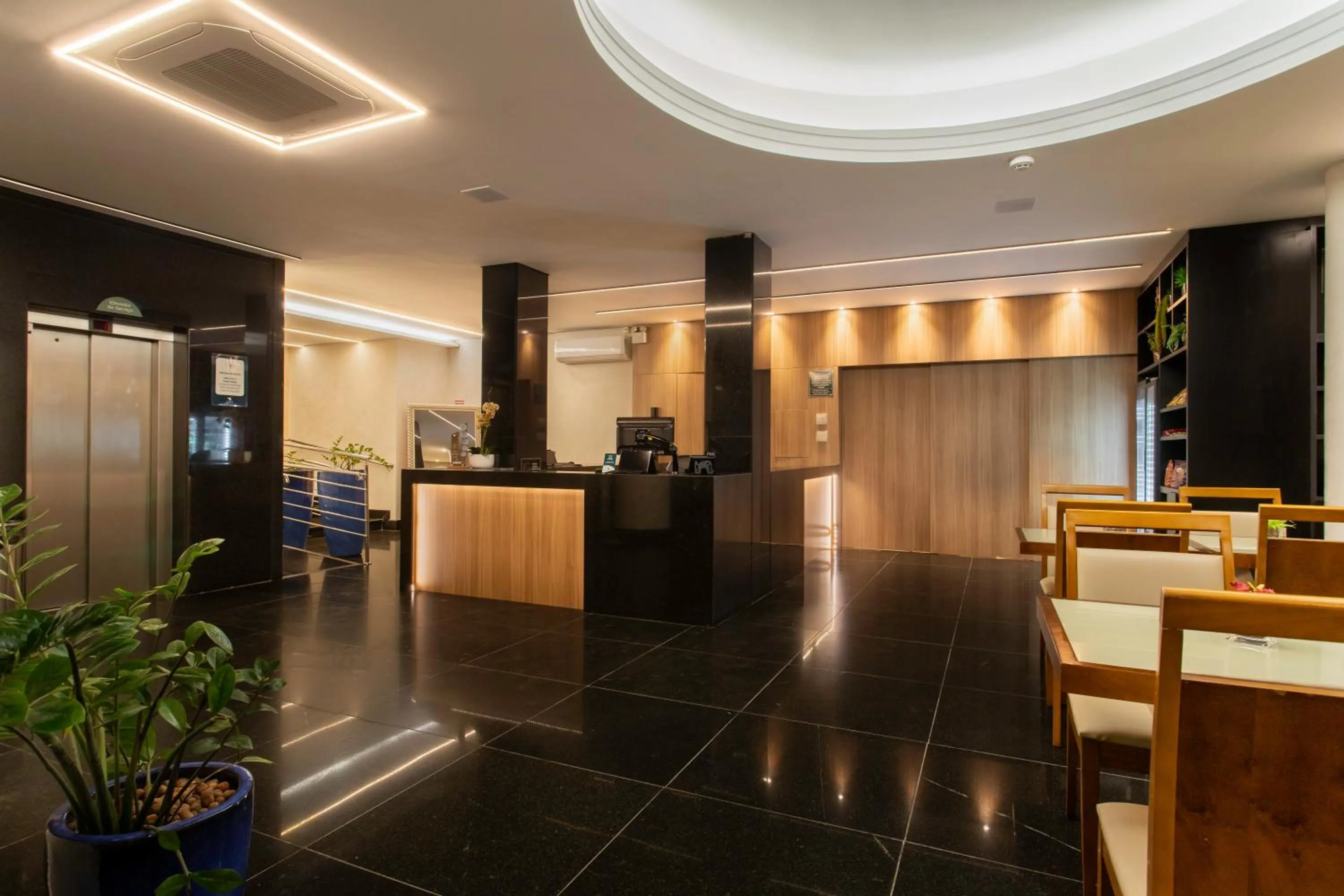 Lobby or reception in Suntory Hotel