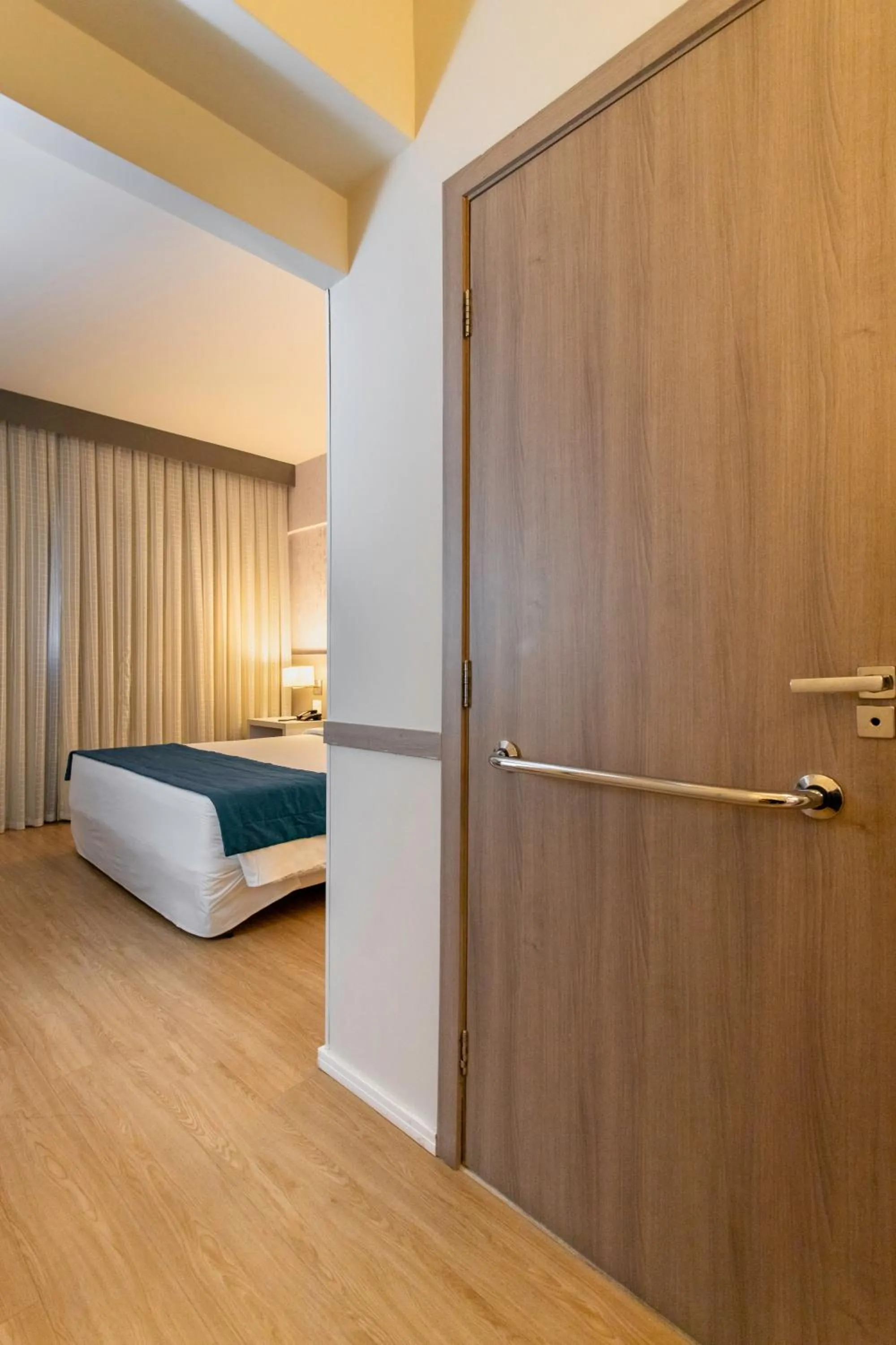 Bedroom, Bed in Suntory Hotel