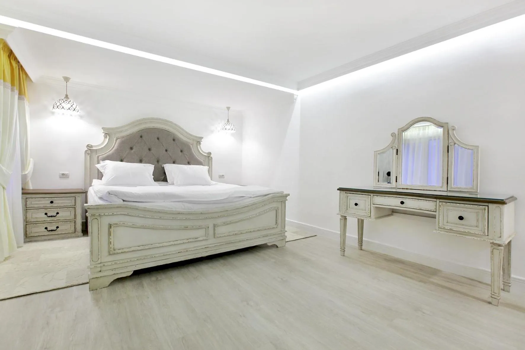 Photo of the whole room, Bed in Excelsior Boutique Hotel Sinaia