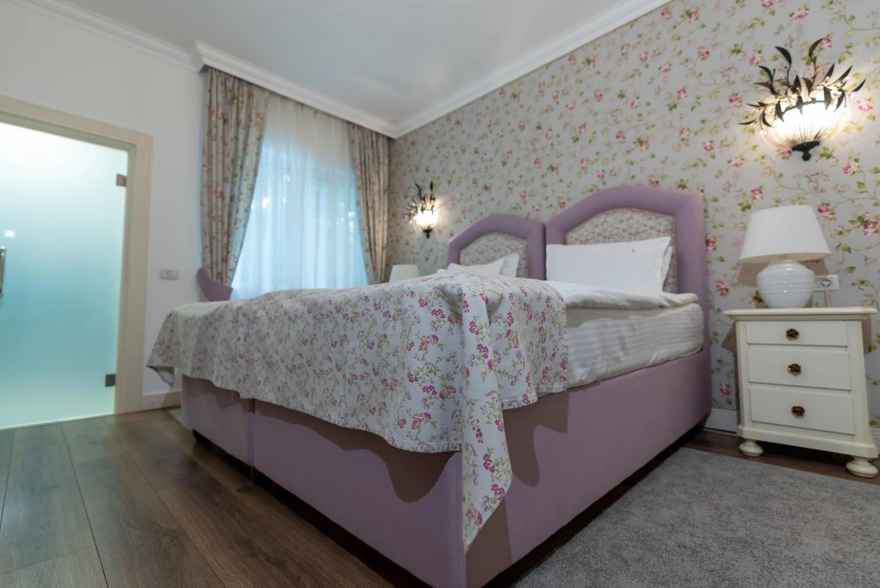Photo of the whole room, Bed in Excelsior Boutique Hotel Sinaia