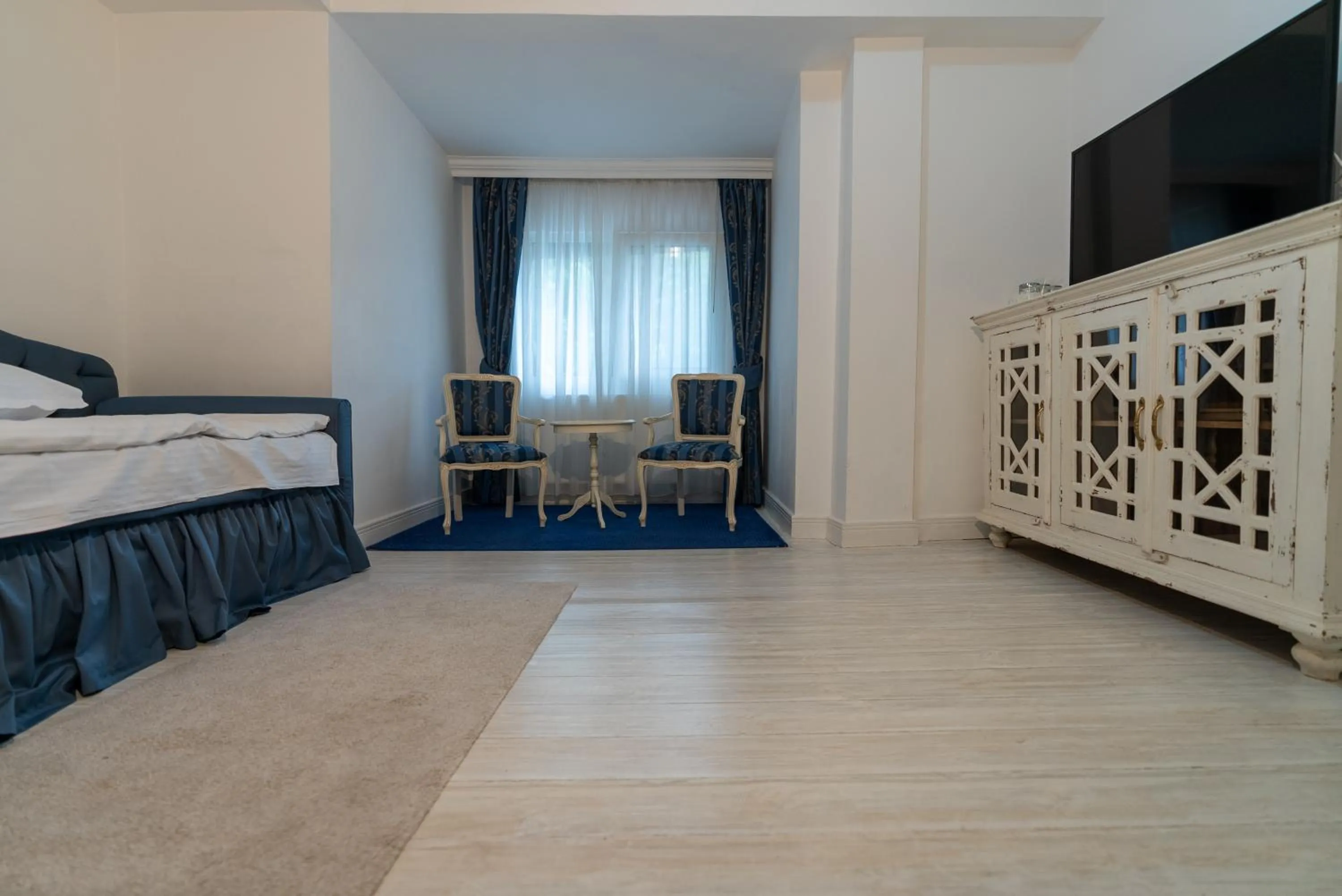 Living room, Bed in Excelsior Boutique Hotel Sinaia