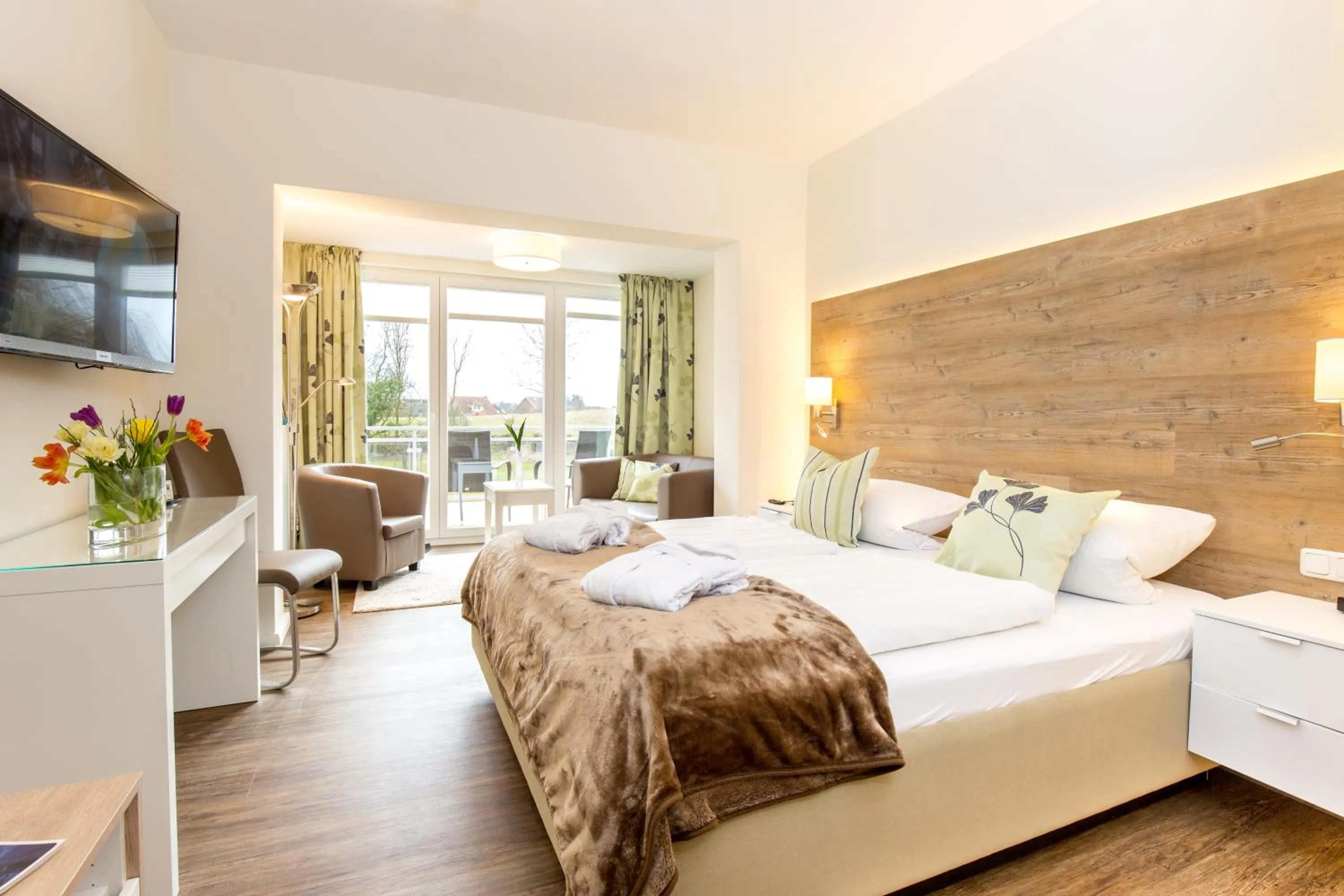 Photo of the whole room, Bed in HofHotel Krähenberg