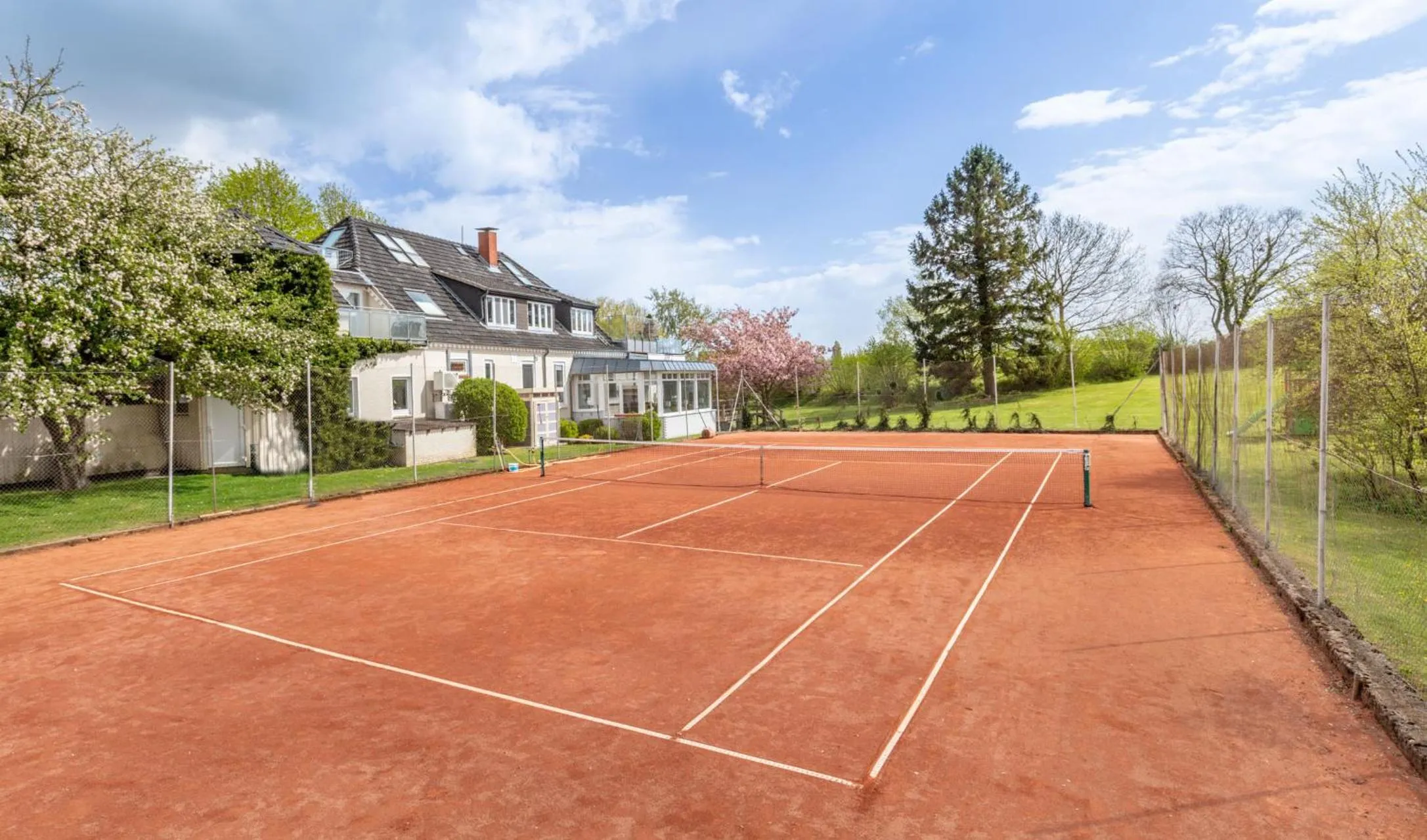 Tennis court in HofHotel Krähenberg