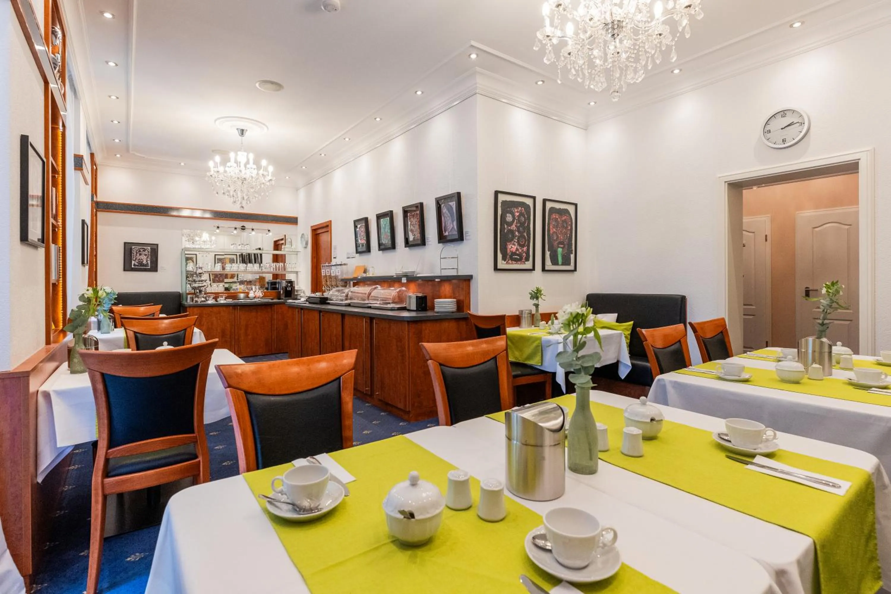 Restaurant/places to eat in Hotel West an der Bockenheimer Warte