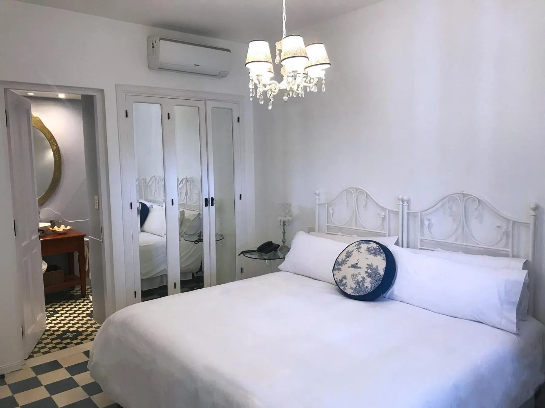 Photo of the whole room, Bed in Villa Vicuña Salta Hotel Boutique