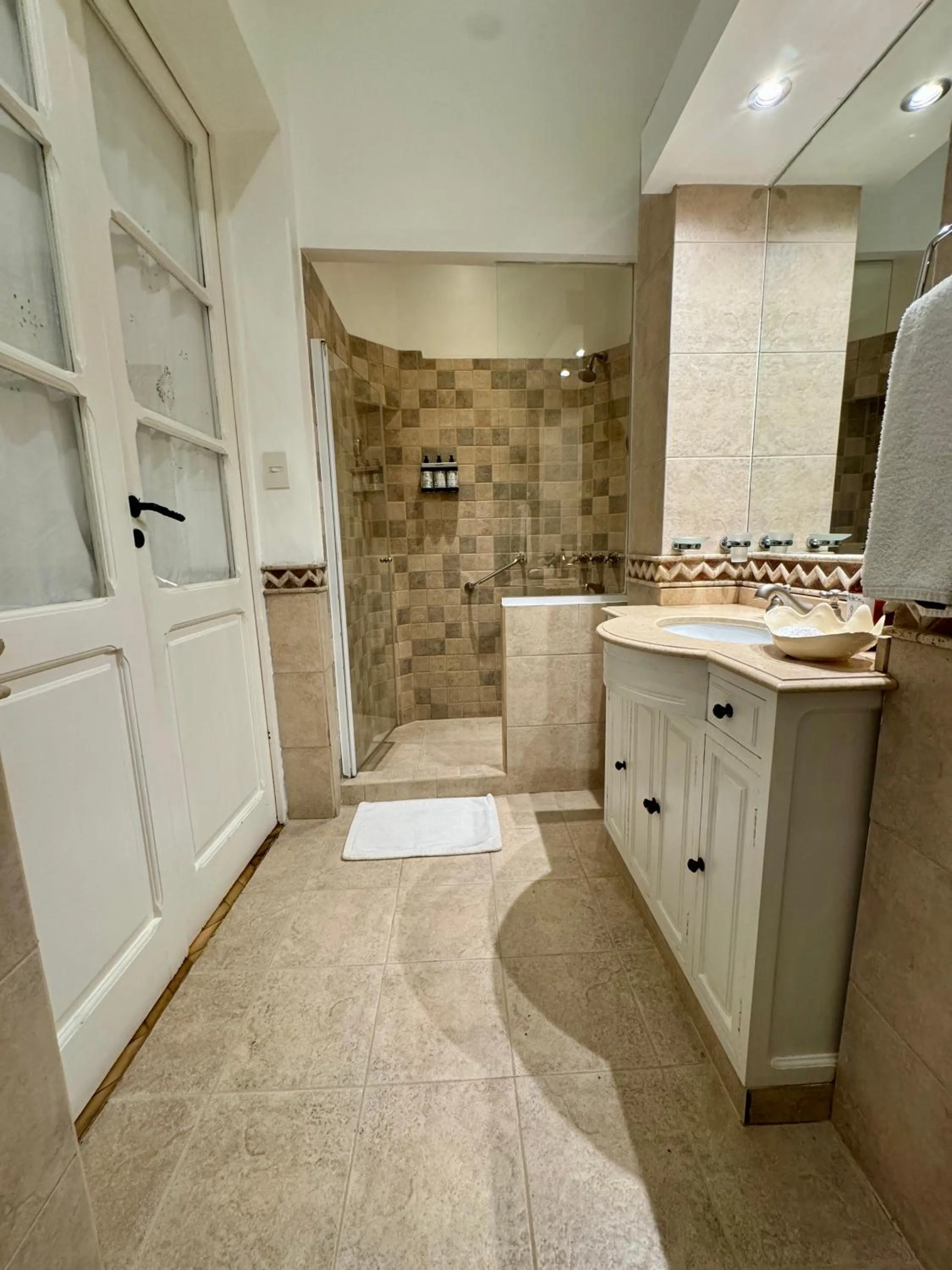 Shower in Villa Vicuña Salta Hotel Boutique