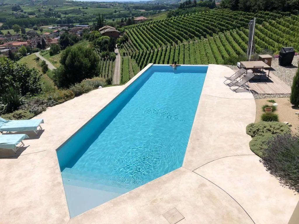 Pool view in B&B Bionzo16