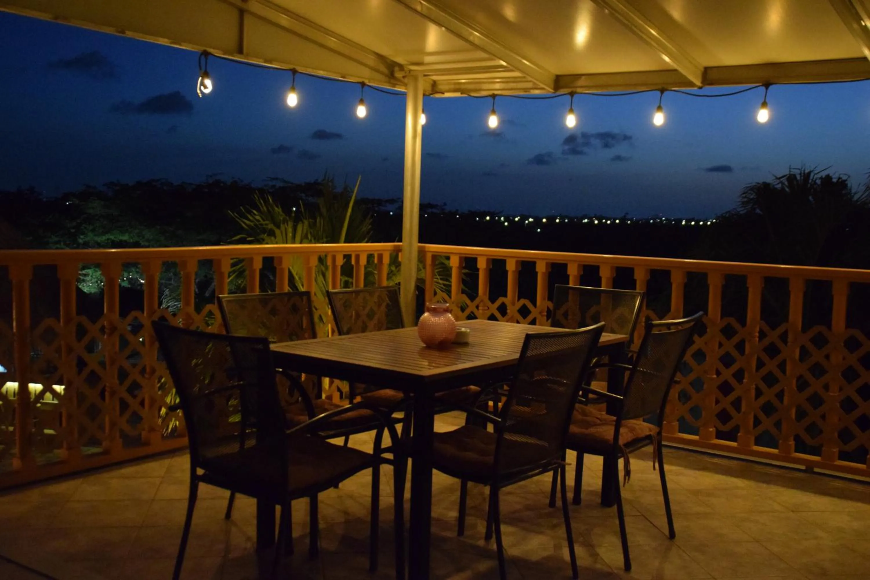 Night in La Felicidad Aruba