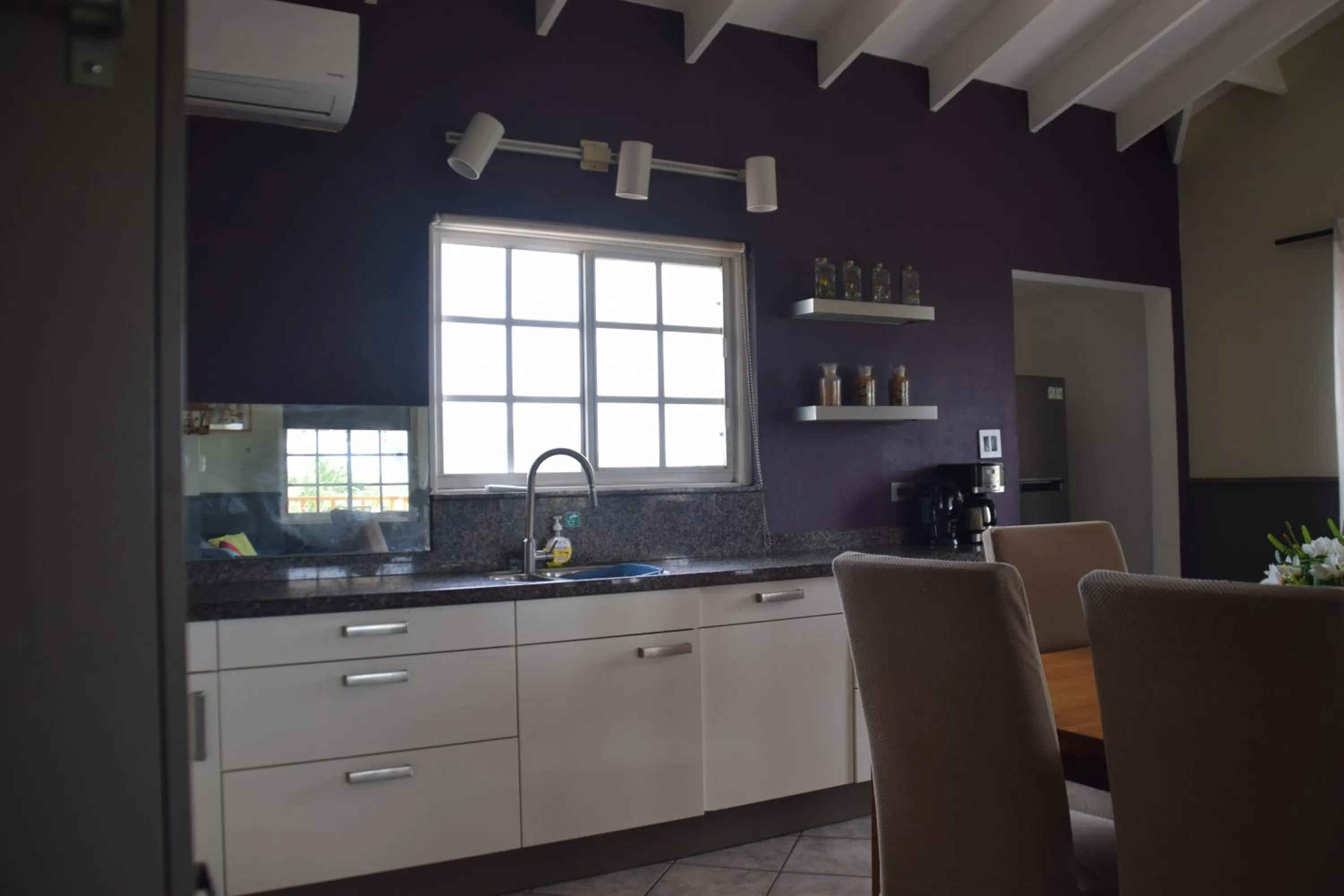 Kitchen or kitchenette in La Felicidad Aruba