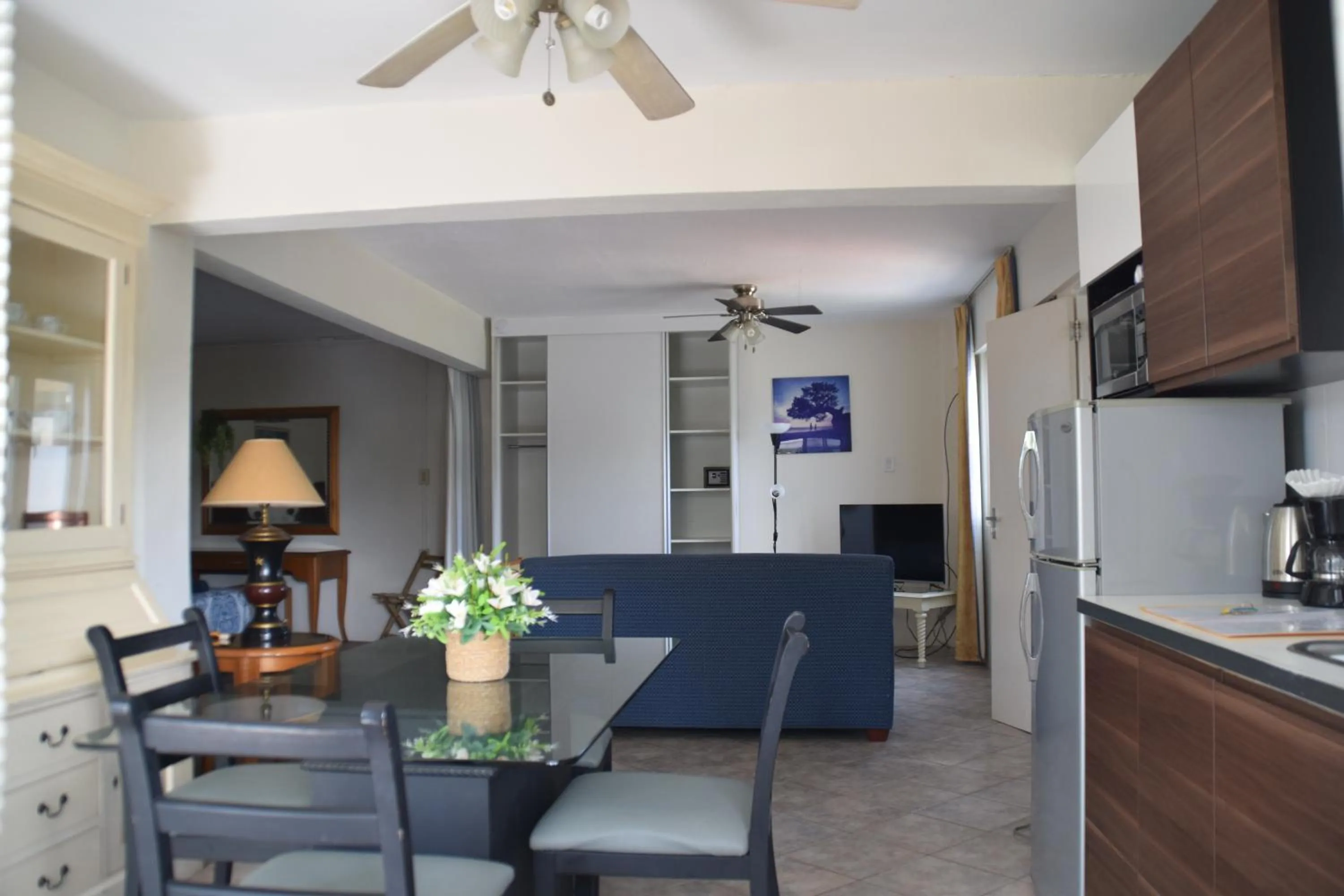 Photo of the whole room in La Felicidad Aruba