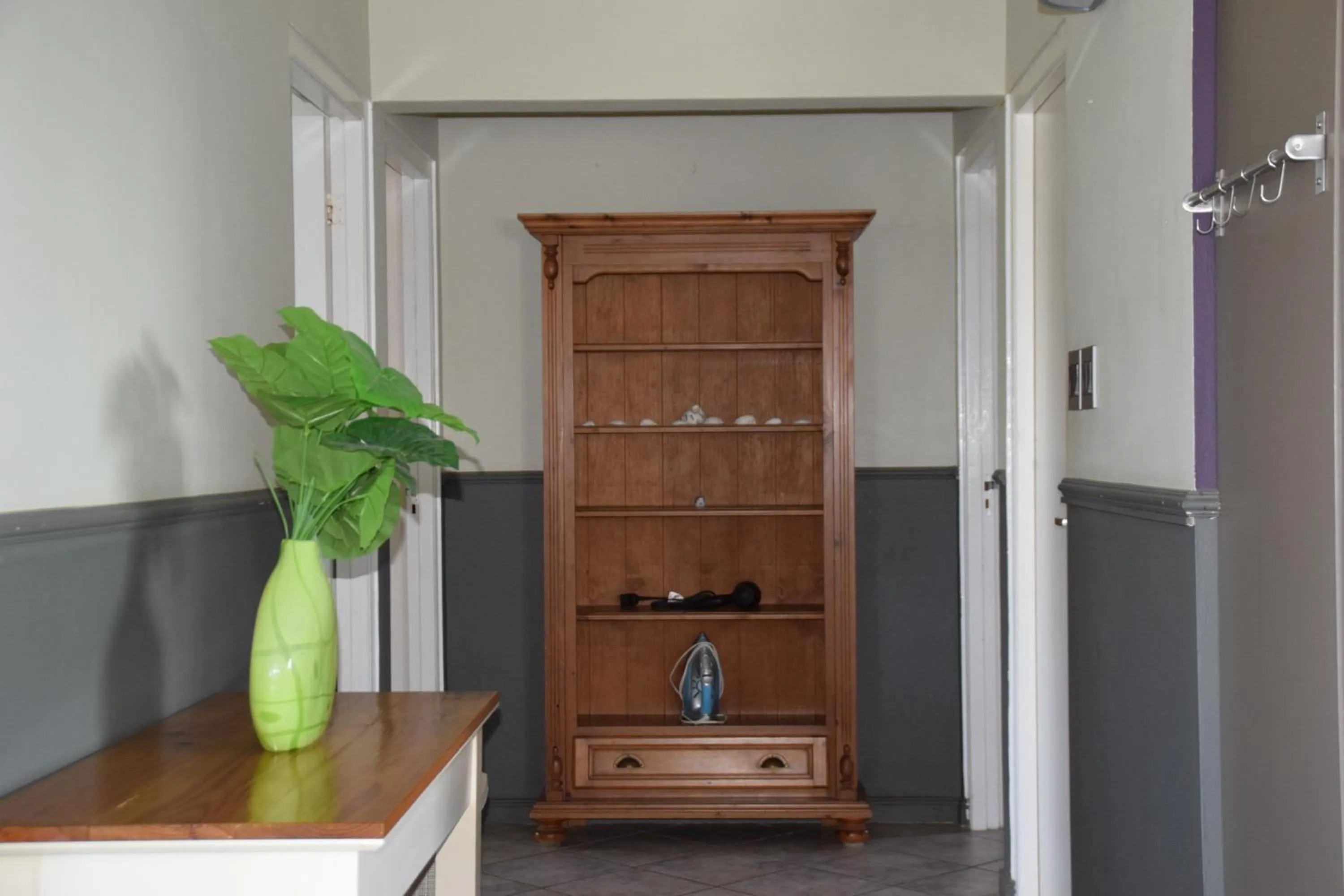 wardrobe in La Felicidad Aruba