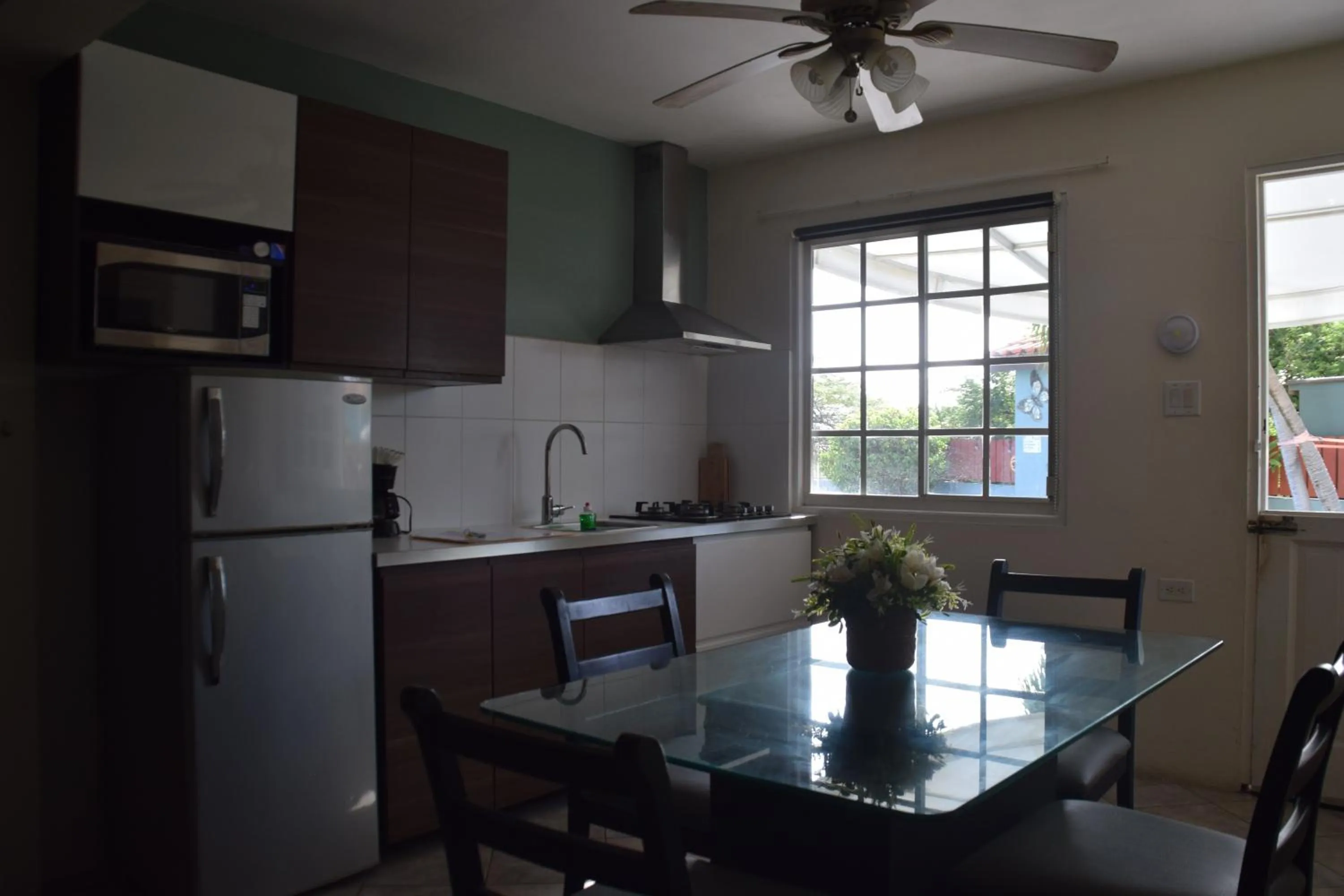Kitchen or kitchenette in La Felicidad Aruba