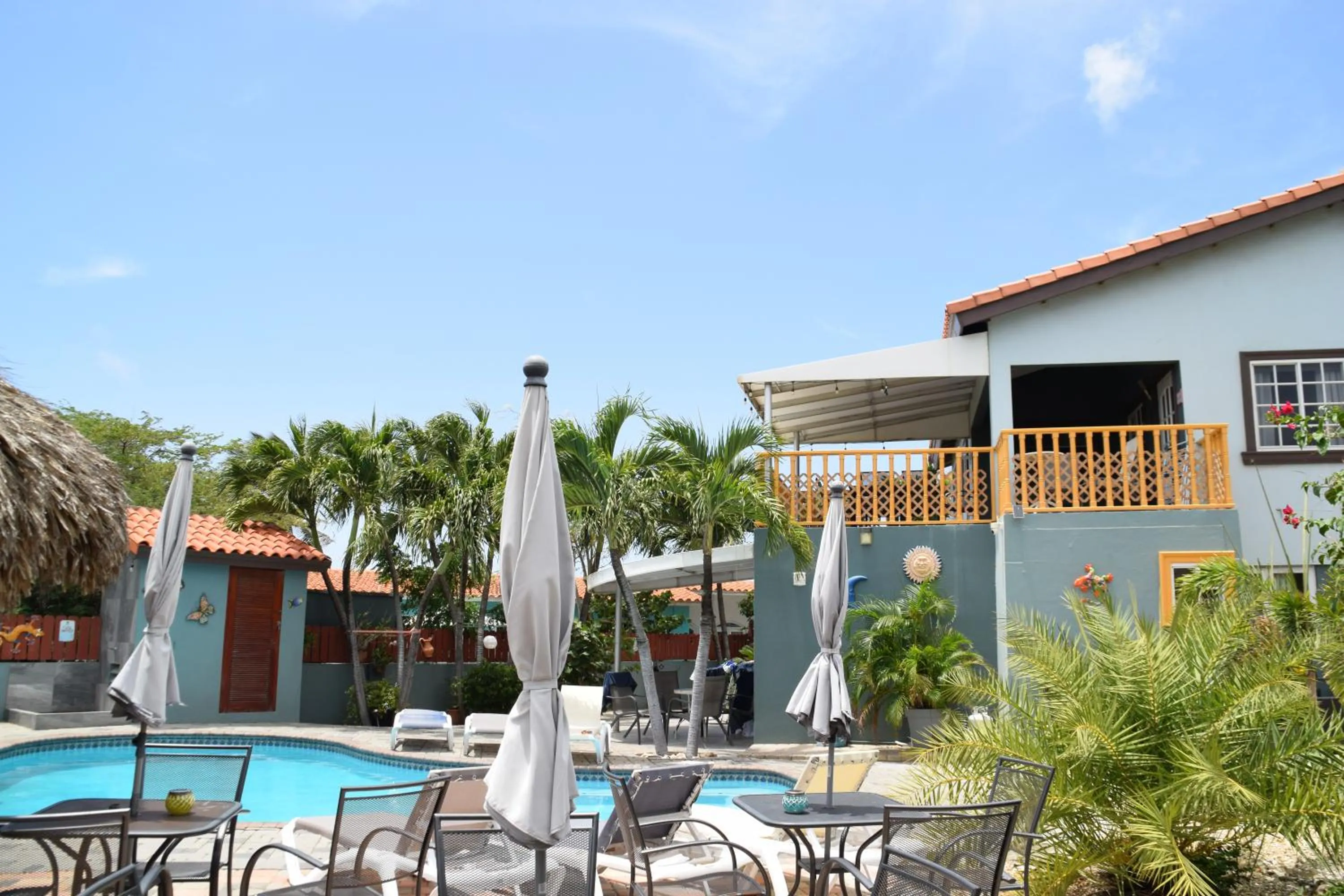 Pool view in La Felicidad Aruba