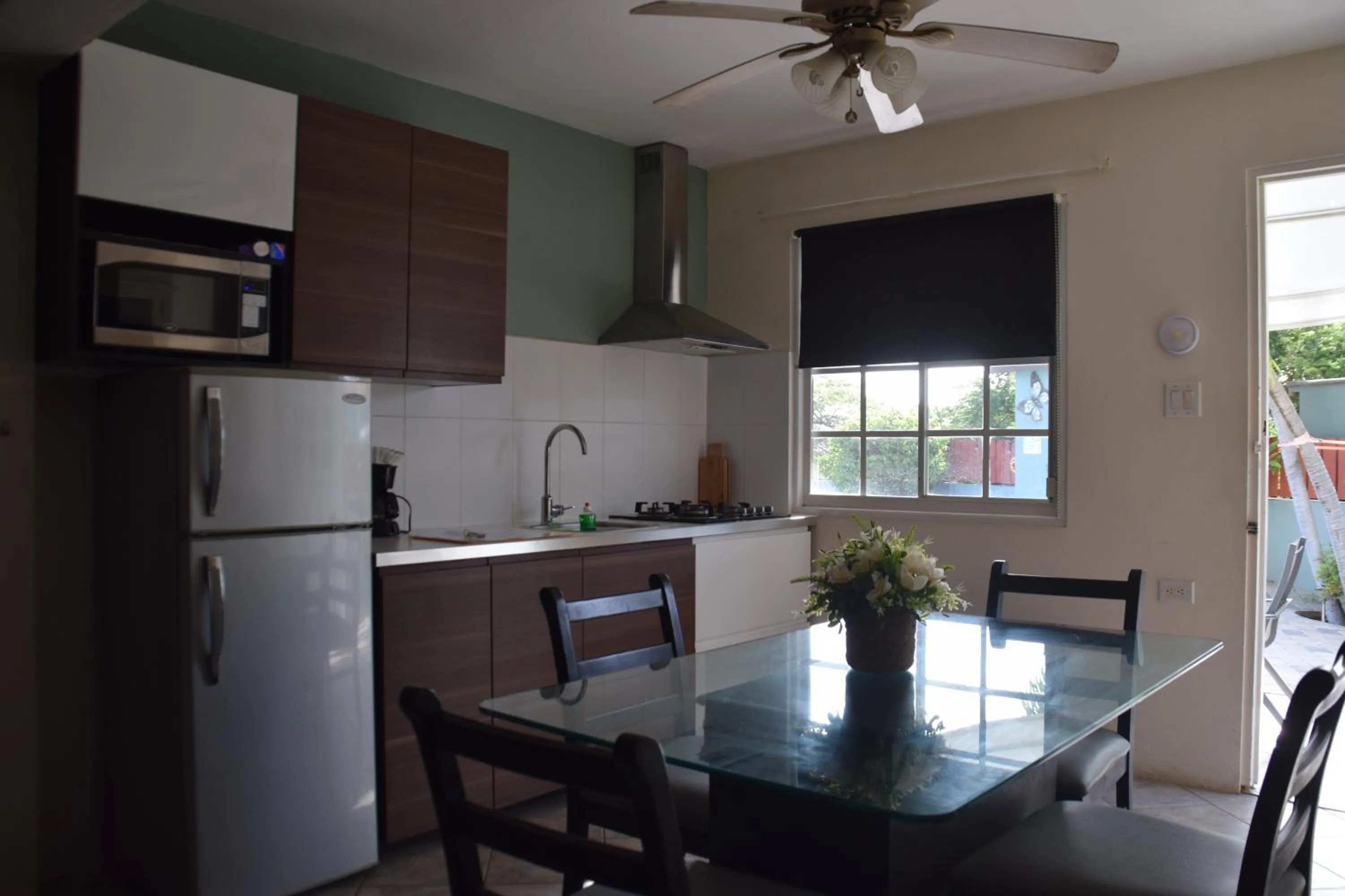 Kitchen or kitchenette in La Felicidad Aruba