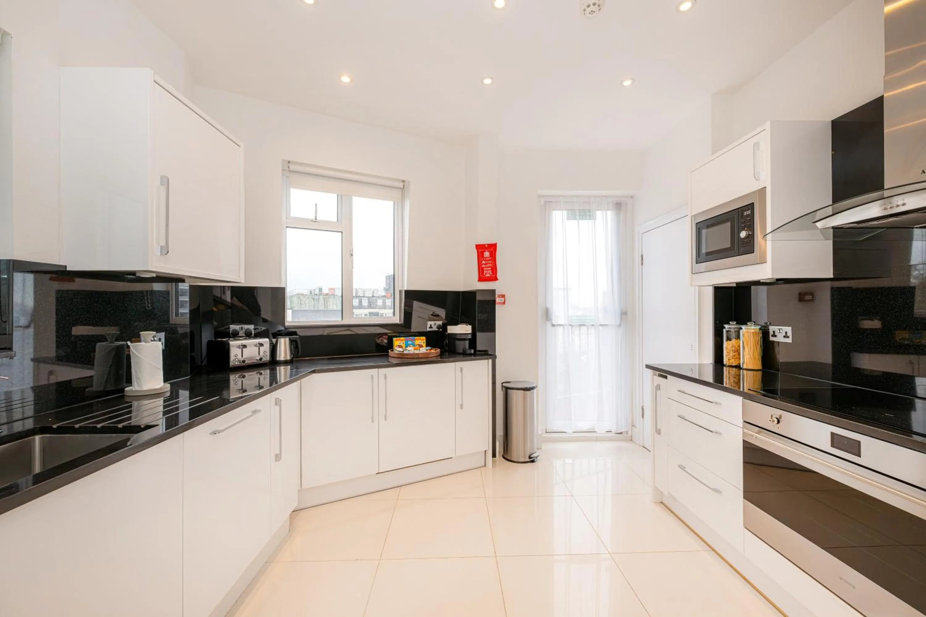 kitchen in Fountain House Apartments - London