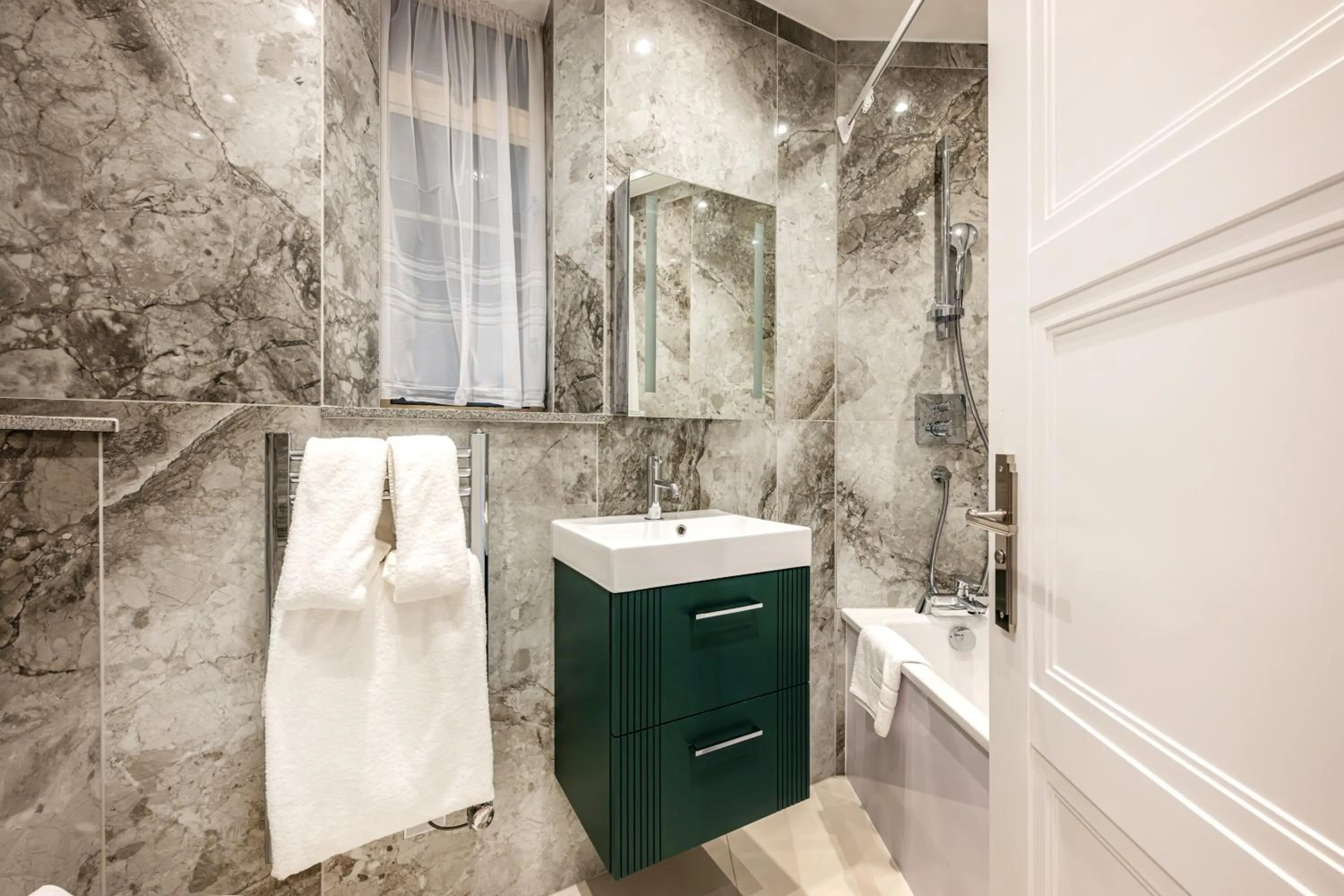 Bathroom in Fountain House Apartments - London