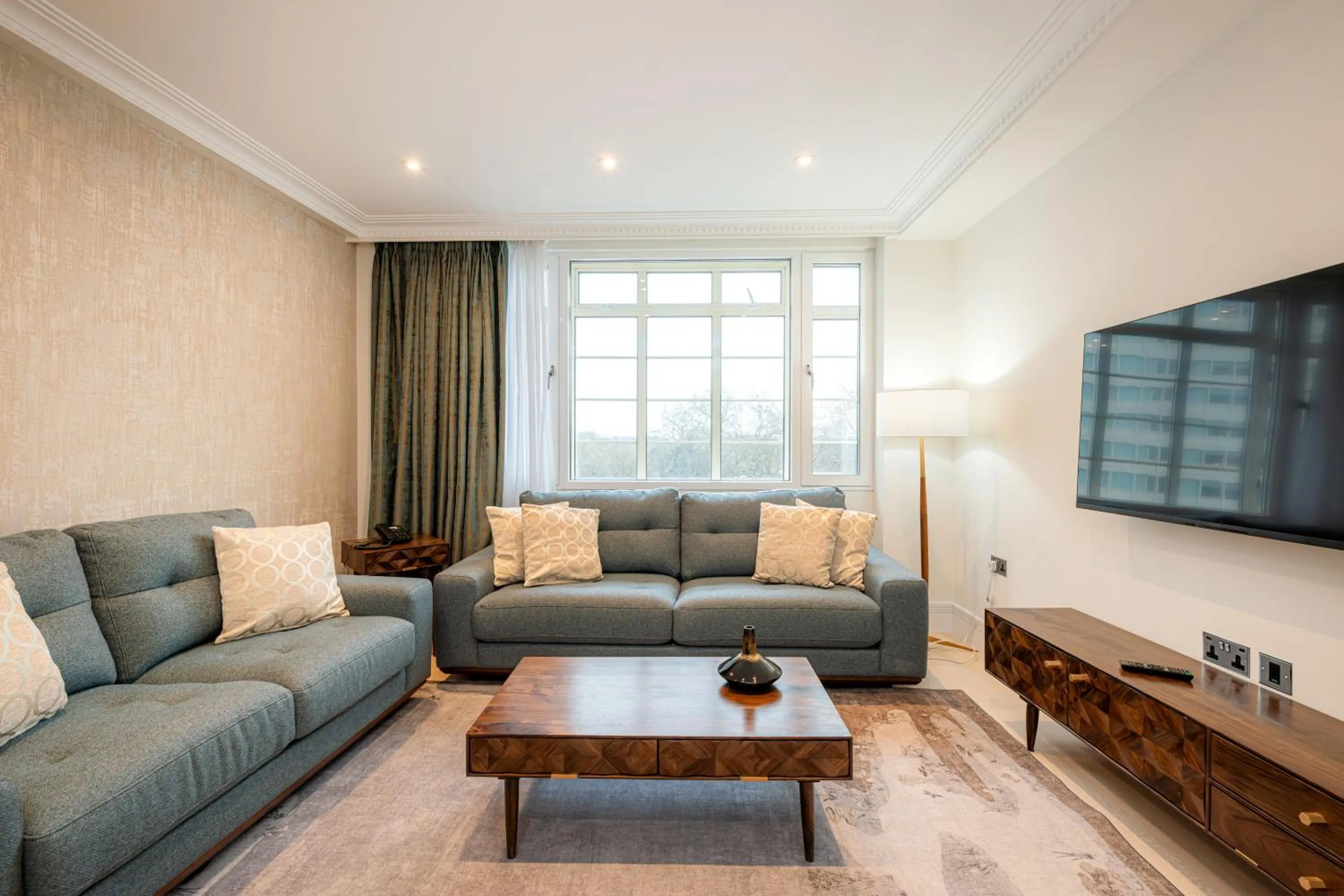 TV and multimedia in Fountain House Apartments - London