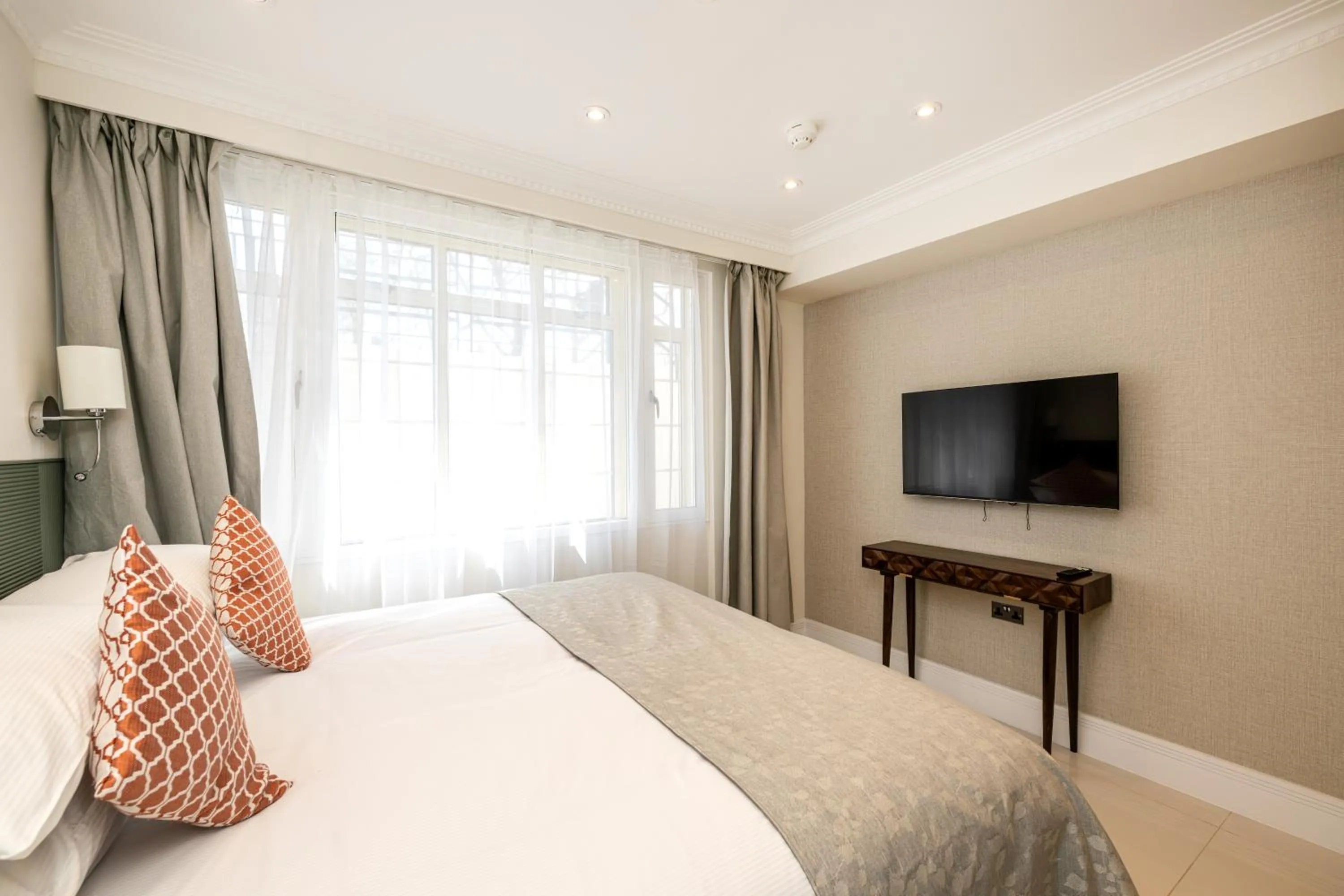 Bed in Fountain House Apartments - London