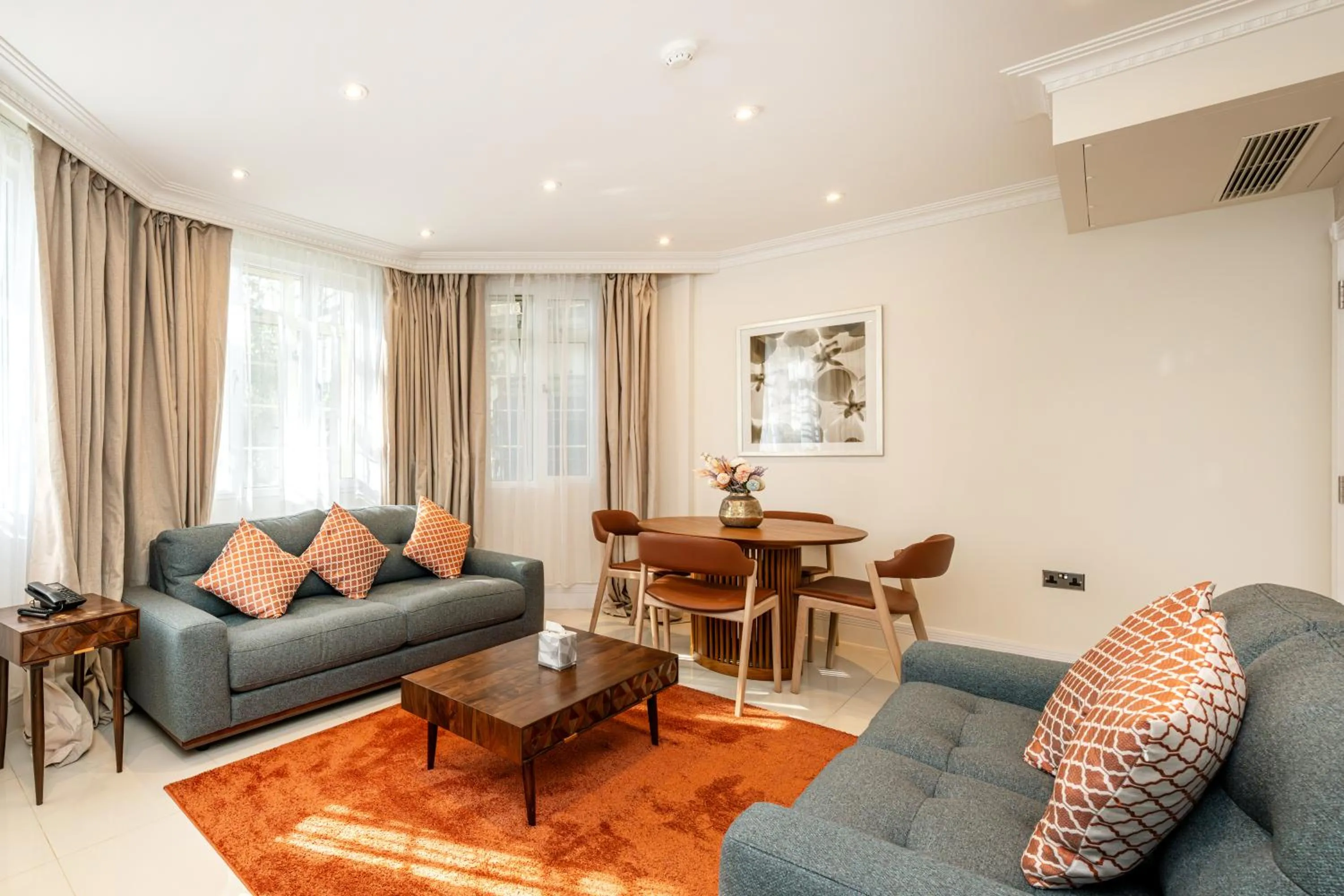 Living room in Fountain House Apartments - London