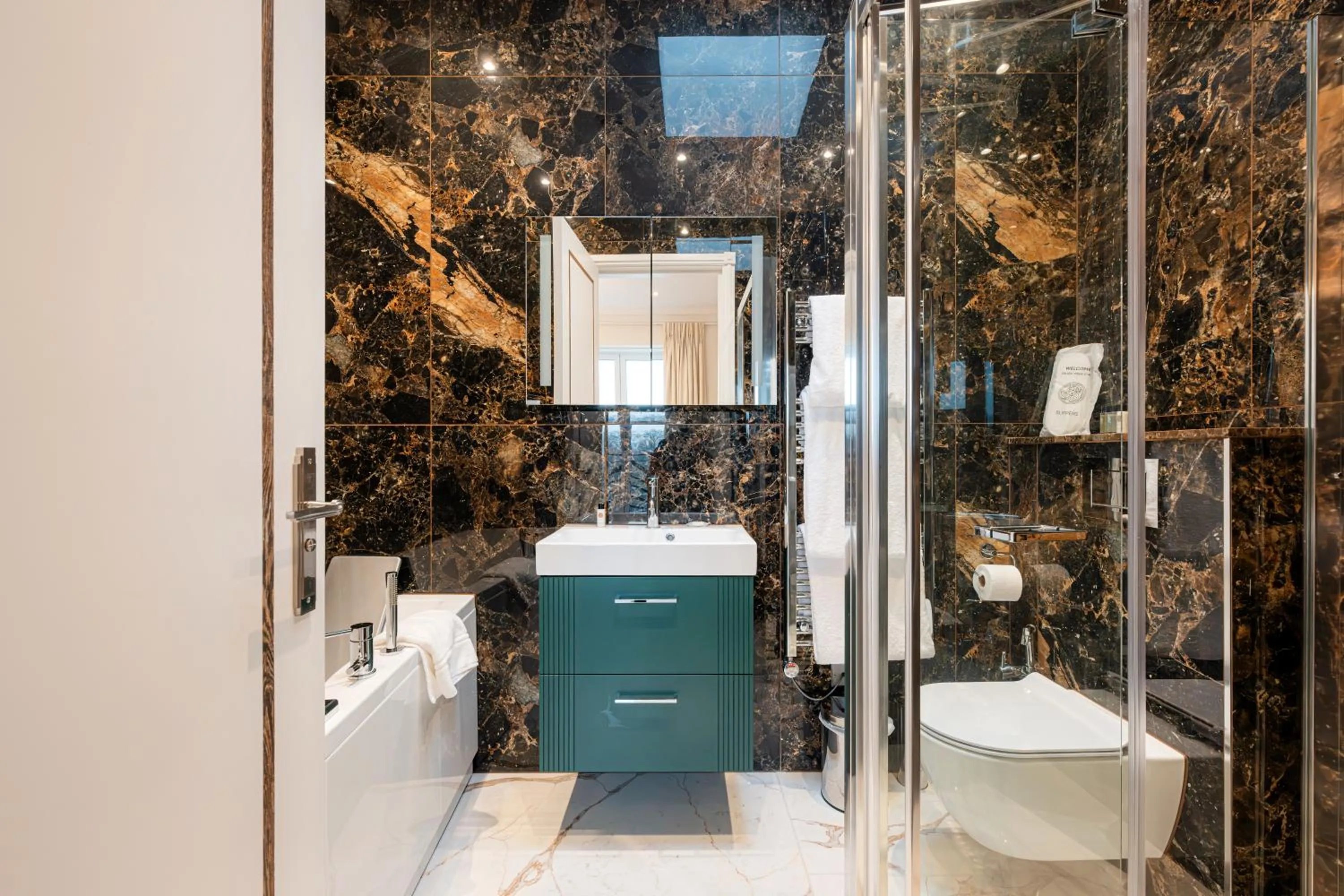 Shower in Fountain House Apartments - London