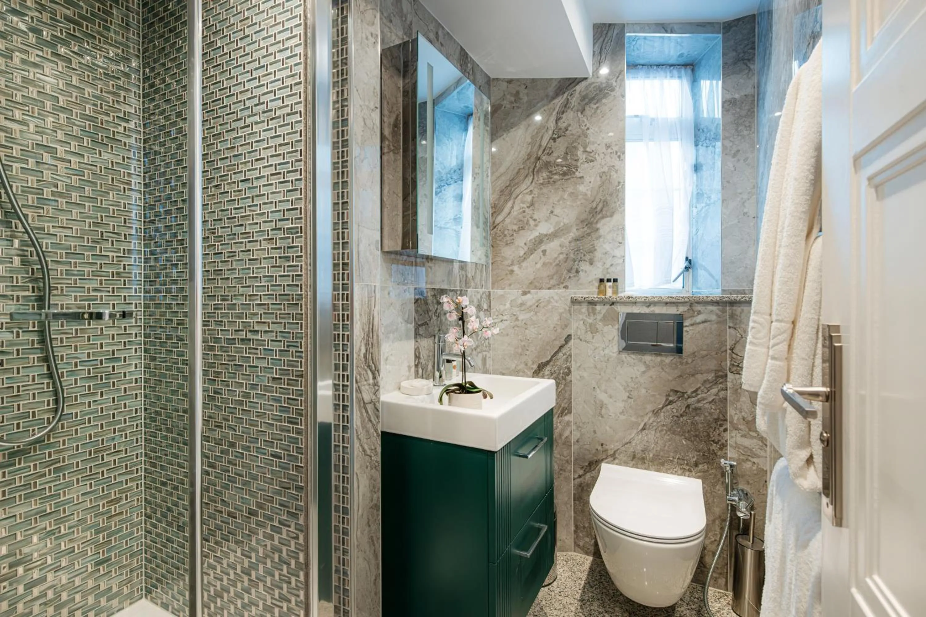 Shower in Fountain House Apartments - London