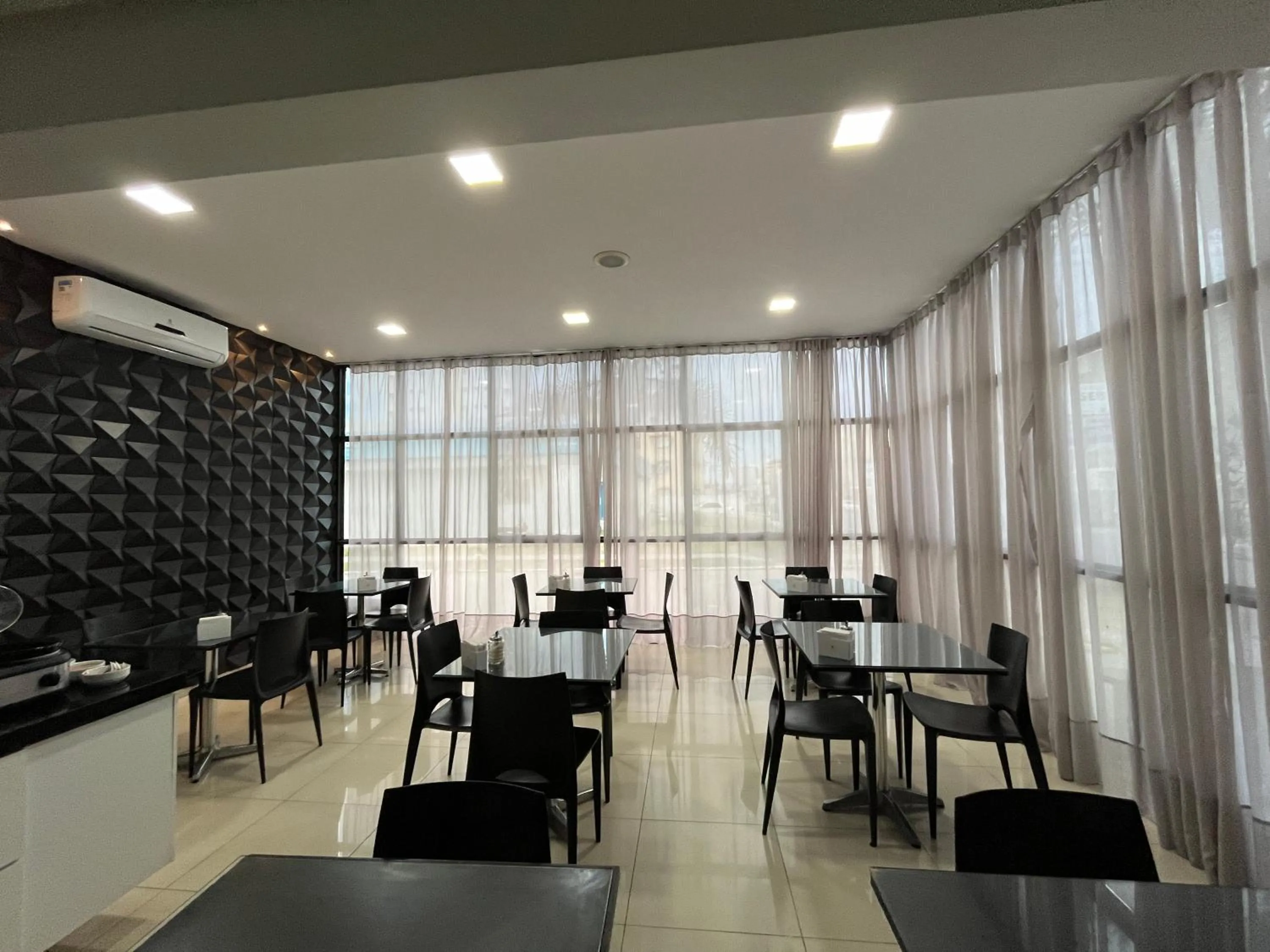 Restaurant/places to eat in Mcz Hotel