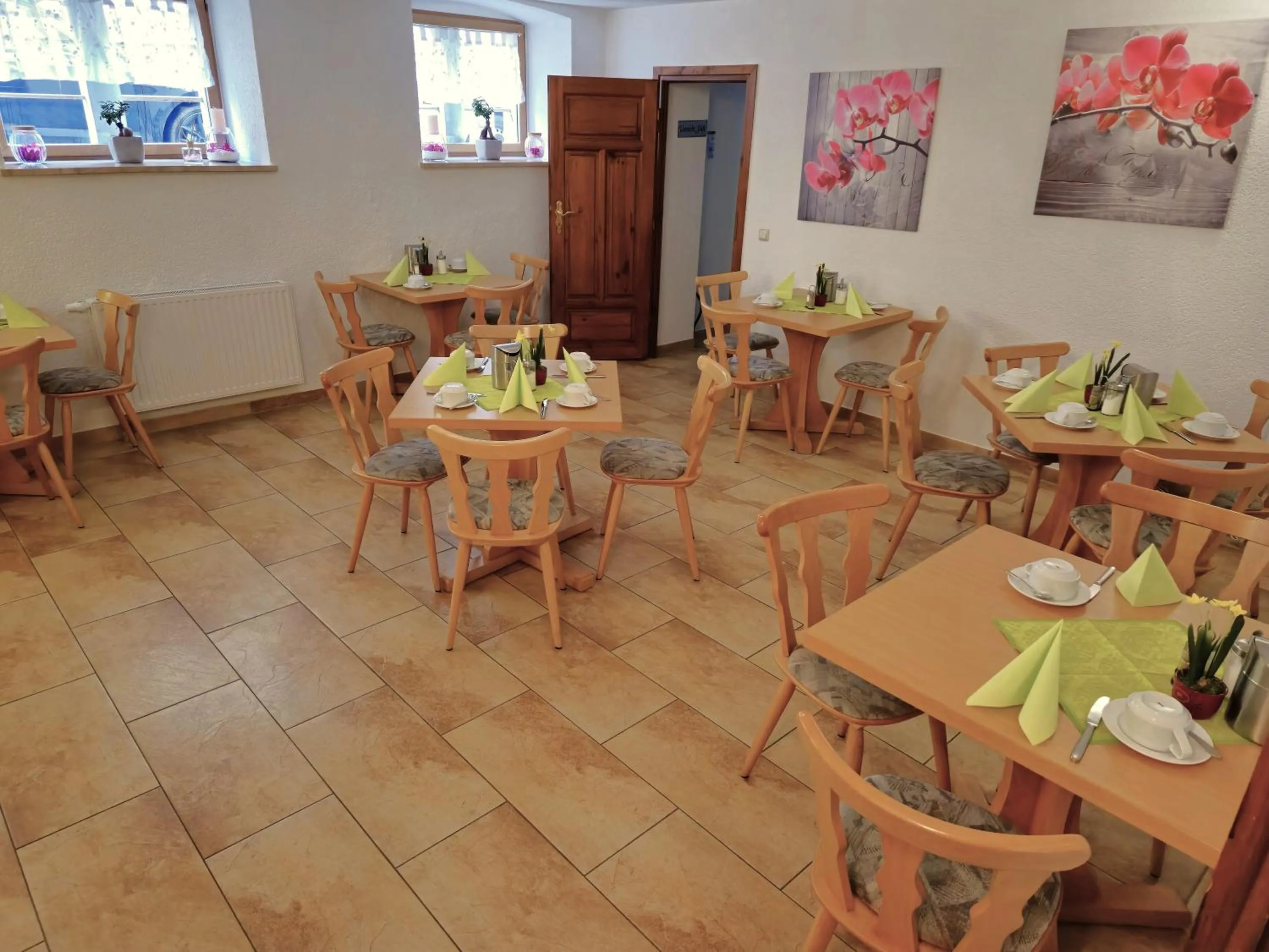 Restaurant/places to eat in Hotel Meridian