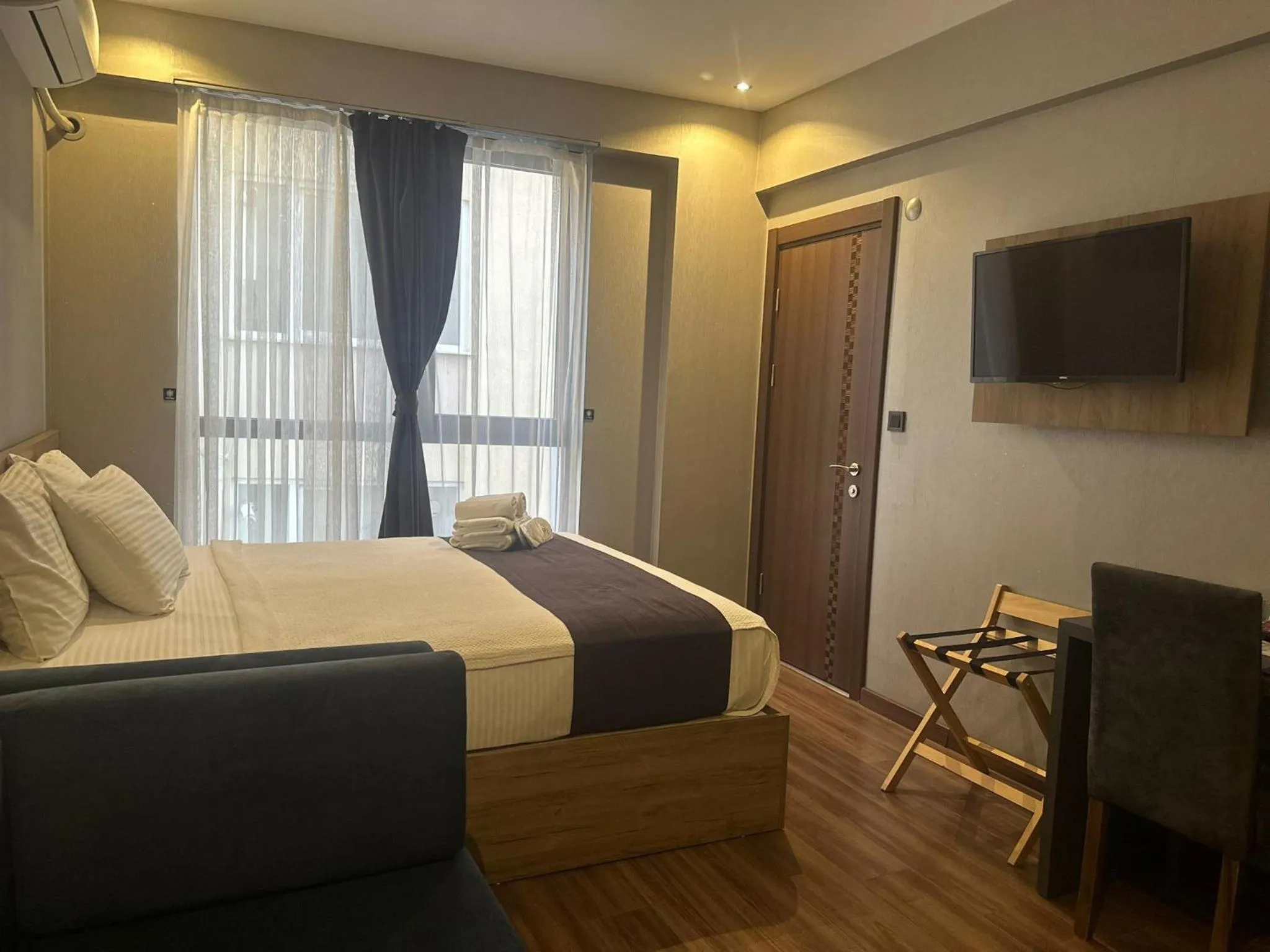 Photo of the whole room, Bed in Concept Royal Edirne