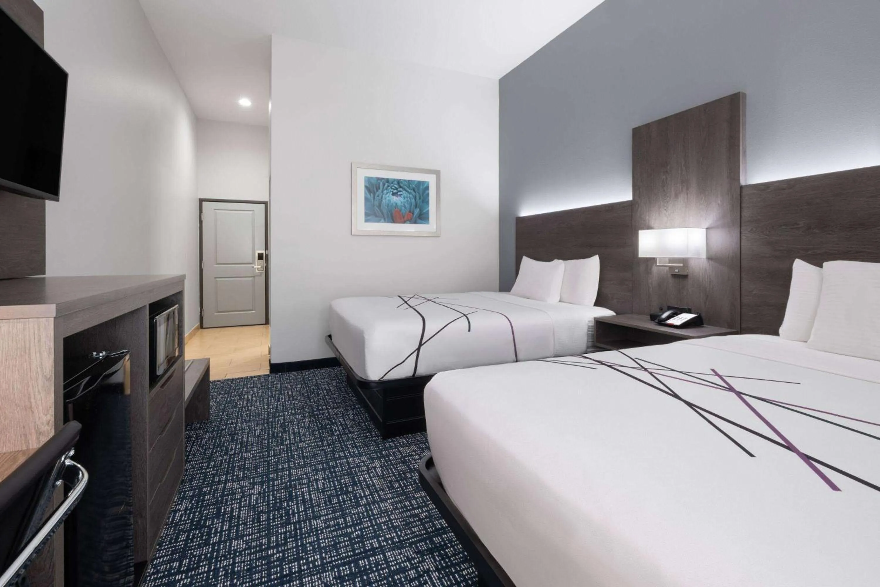 Photo of the whole room, Bed in La Quinta by Wyndham Muskogee