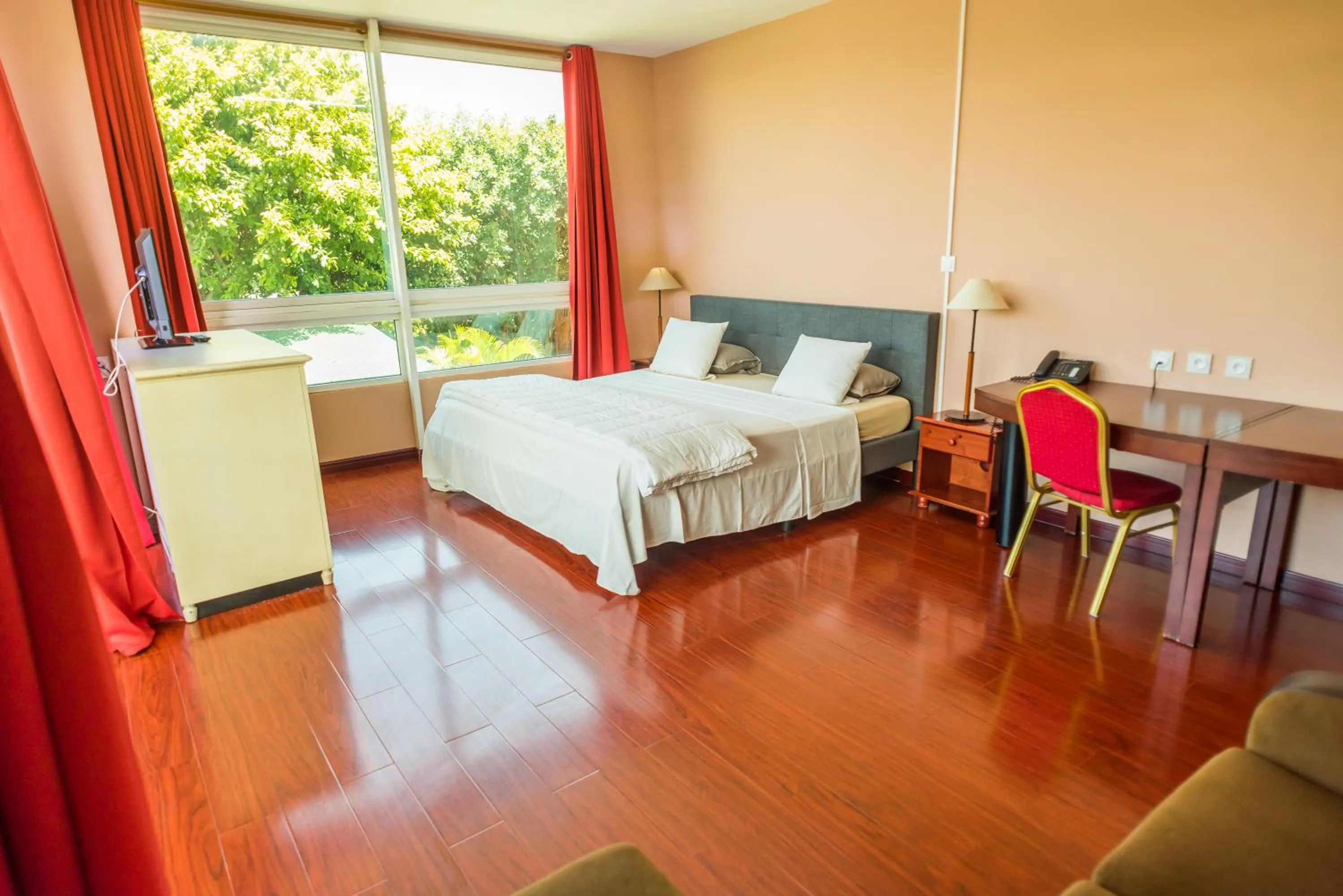 Bedroom, Bed in Hotel Sarah Nui