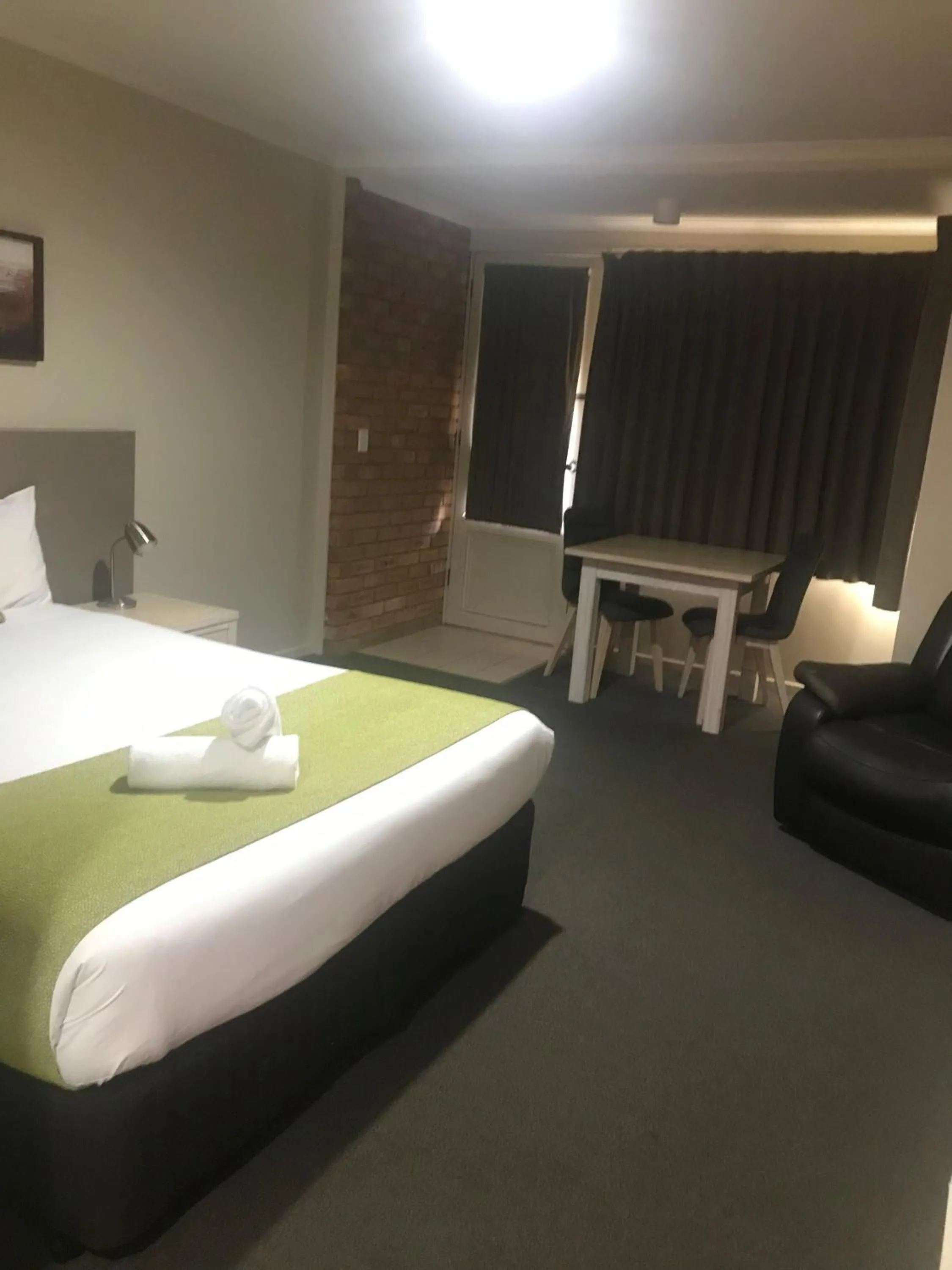 Bed in National Hotel Complex Bendigo