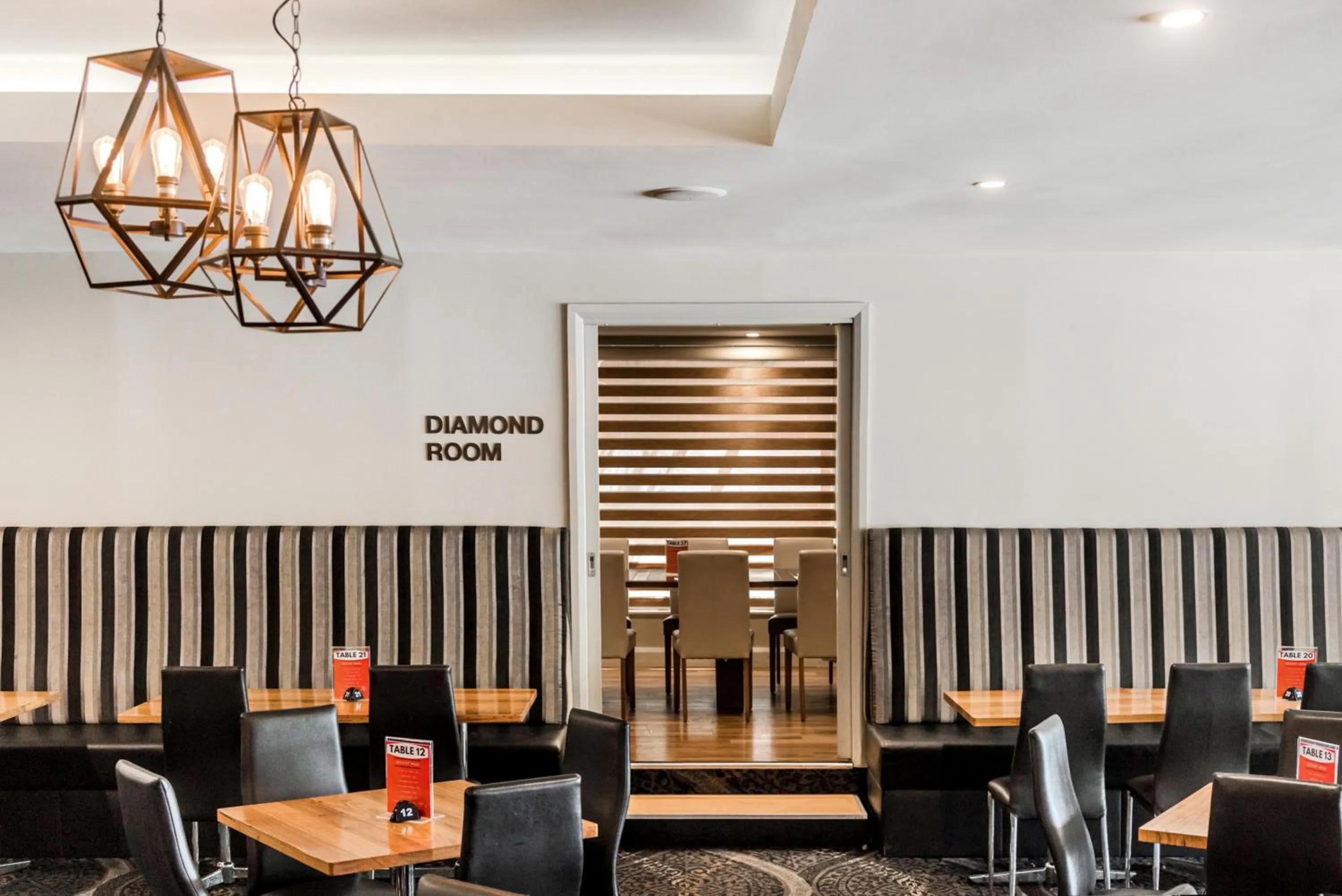 Restaurant/places to eat in National Hotel Complex Bendigo
