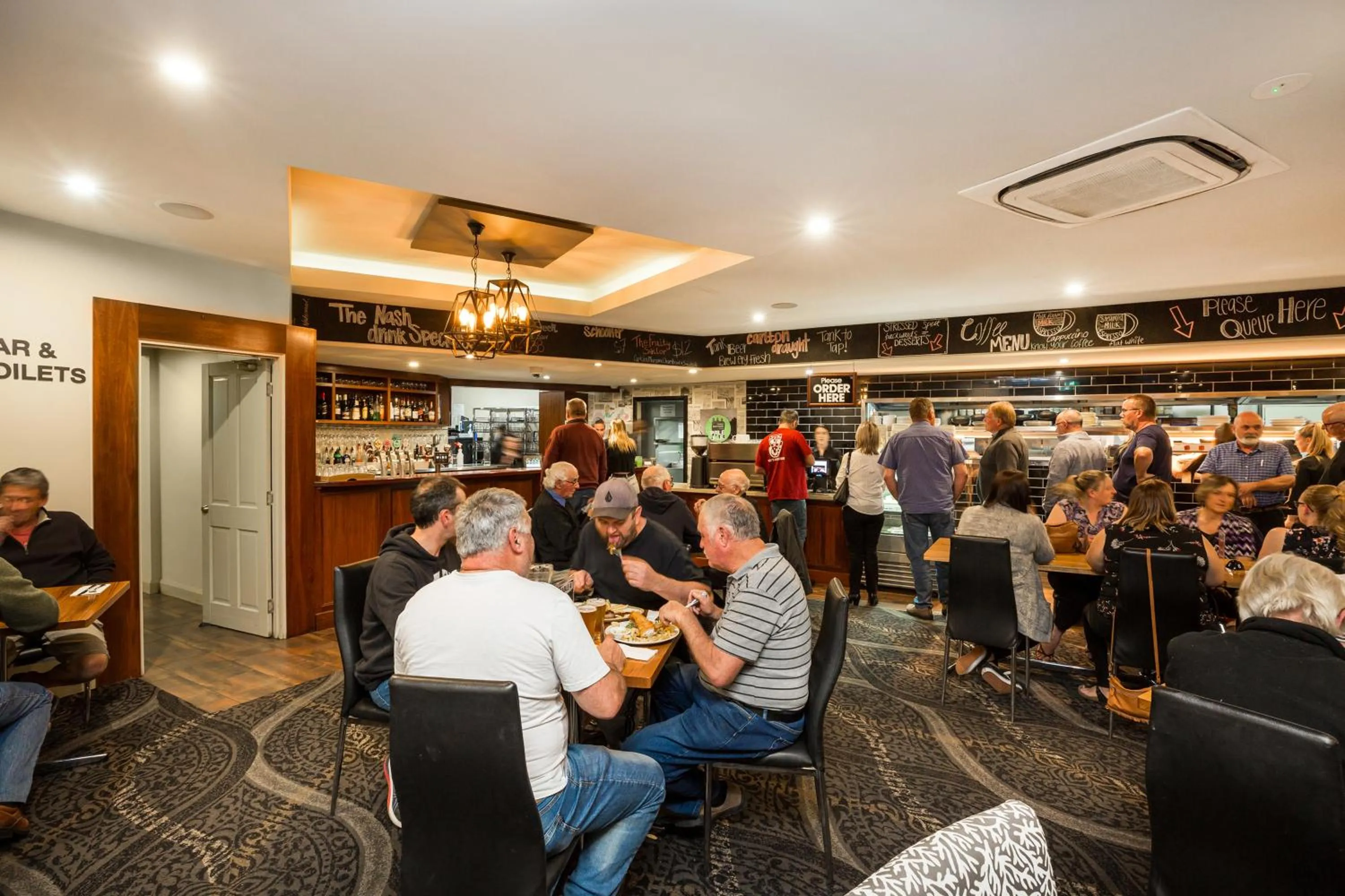 Restaurant/places to eat in National Hotel Complex Bendigo