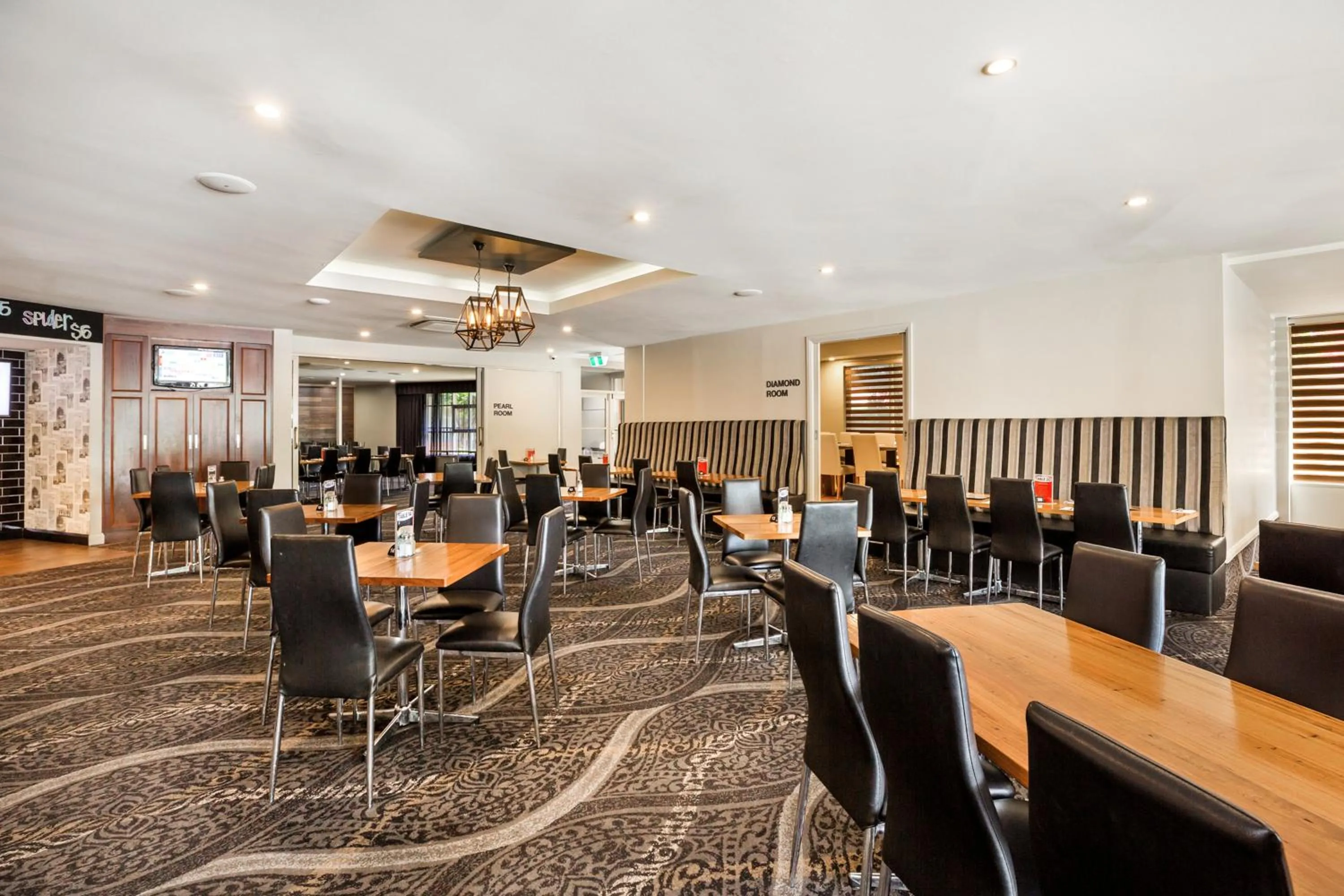 Restaurant/places to eat in National Hotel Complex Bendigo