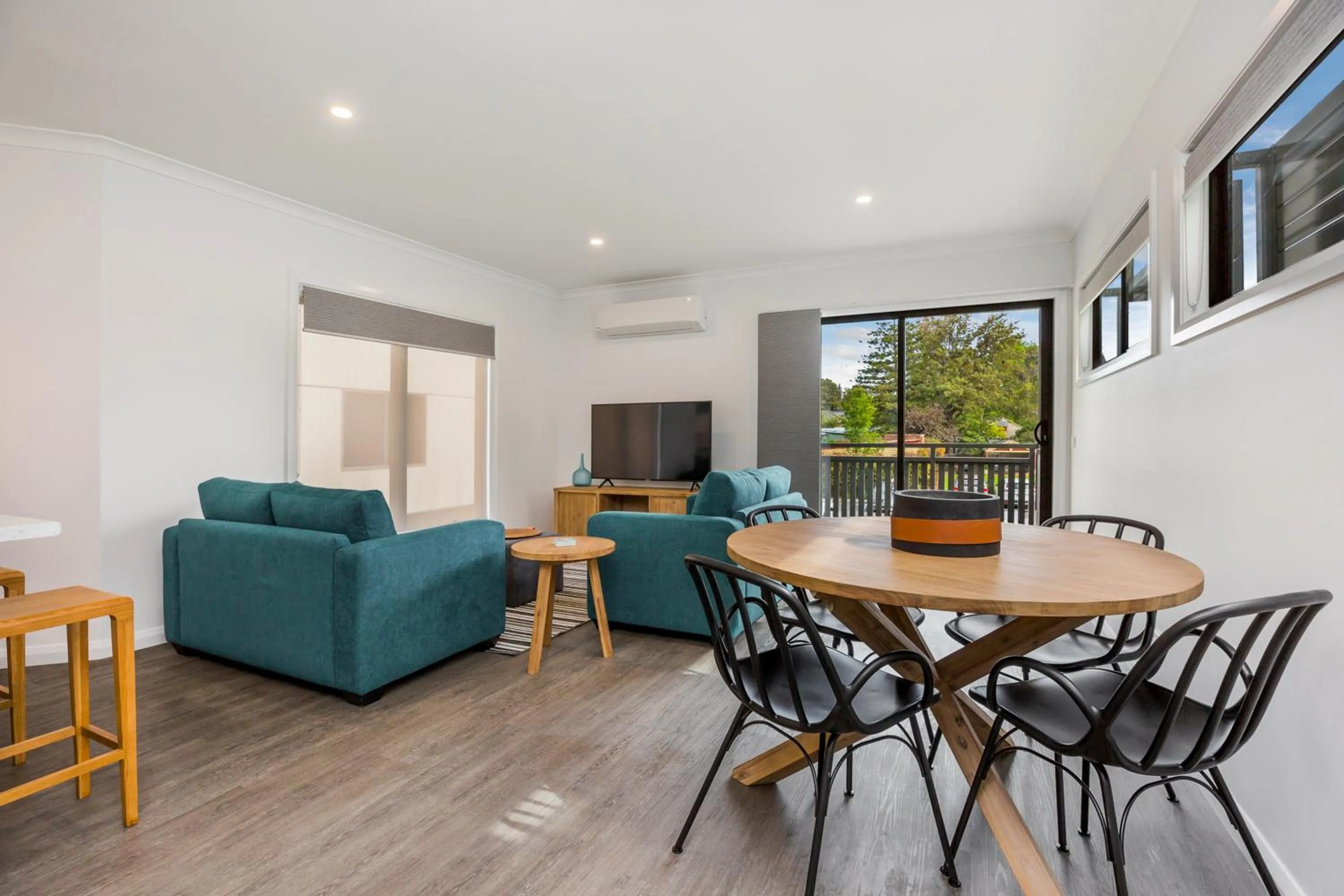Living room in National Hotel Complex Bendigo
