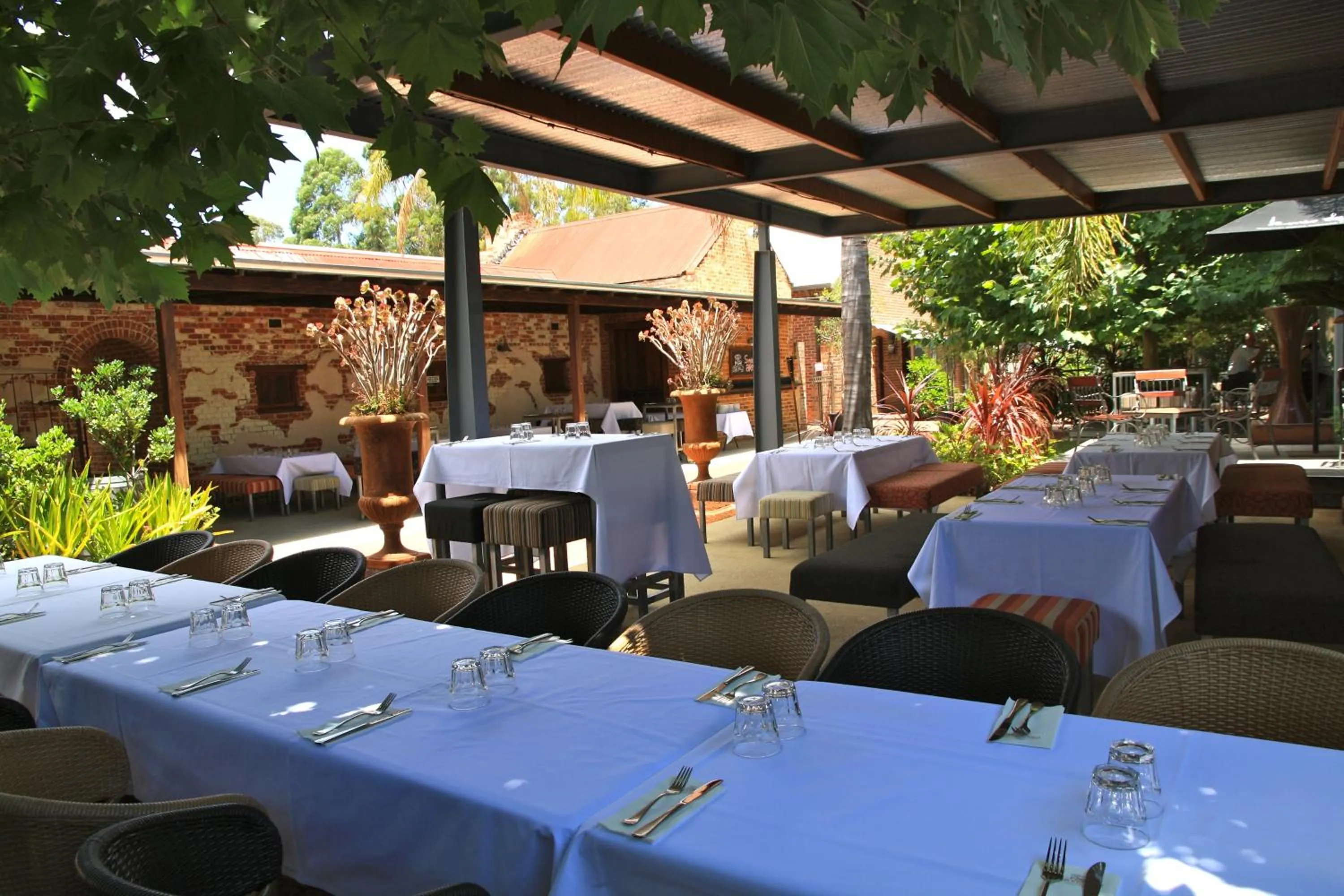 Restaurant/places to eat in Rose & Crown Hotel