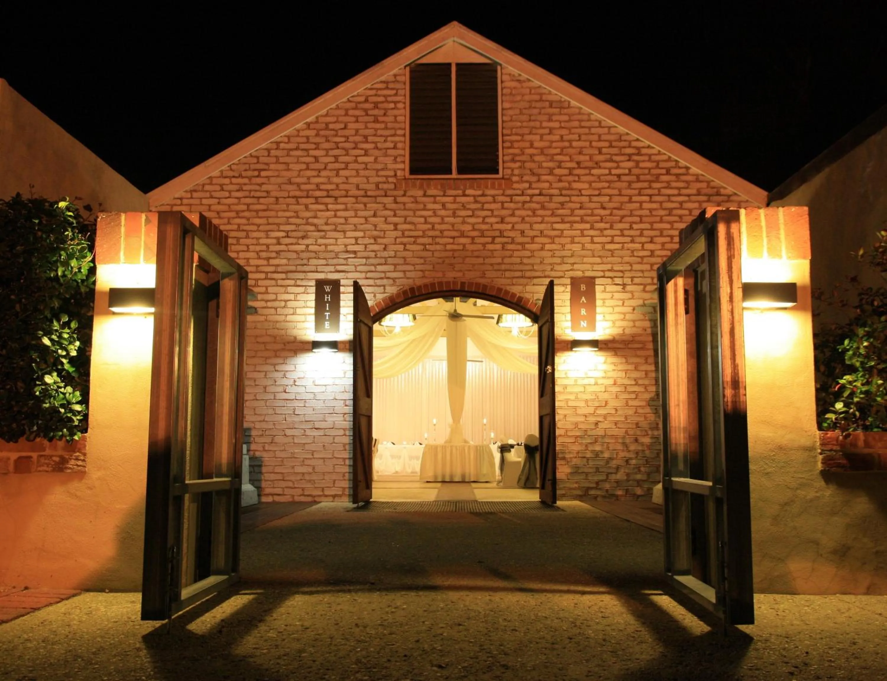 Facade/entrance in Rose & Crown Hotel