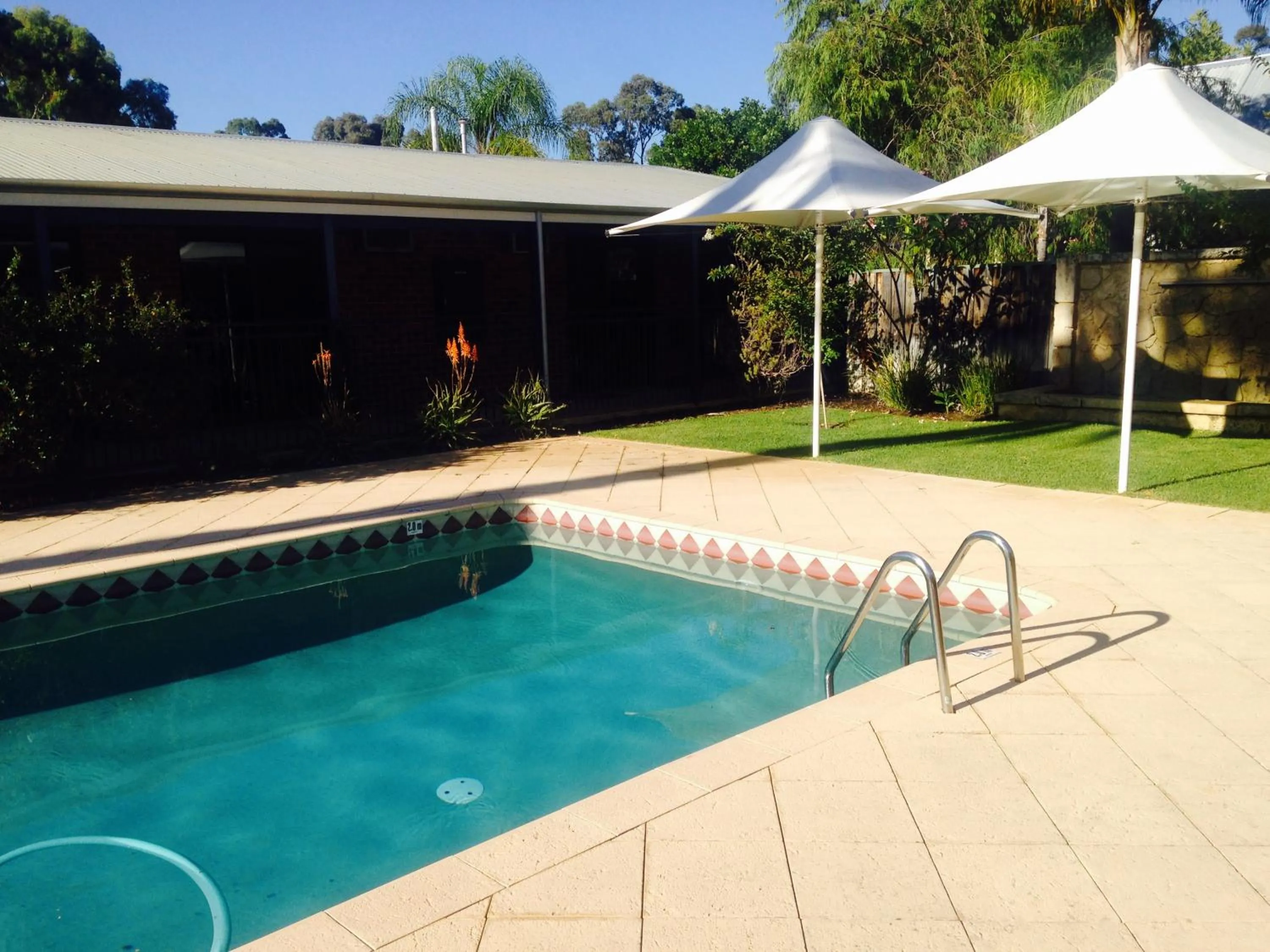 Swimming pool in Rose & Crown Hotel