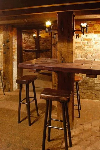 Lounge or bar in Rose & Crown Hotel