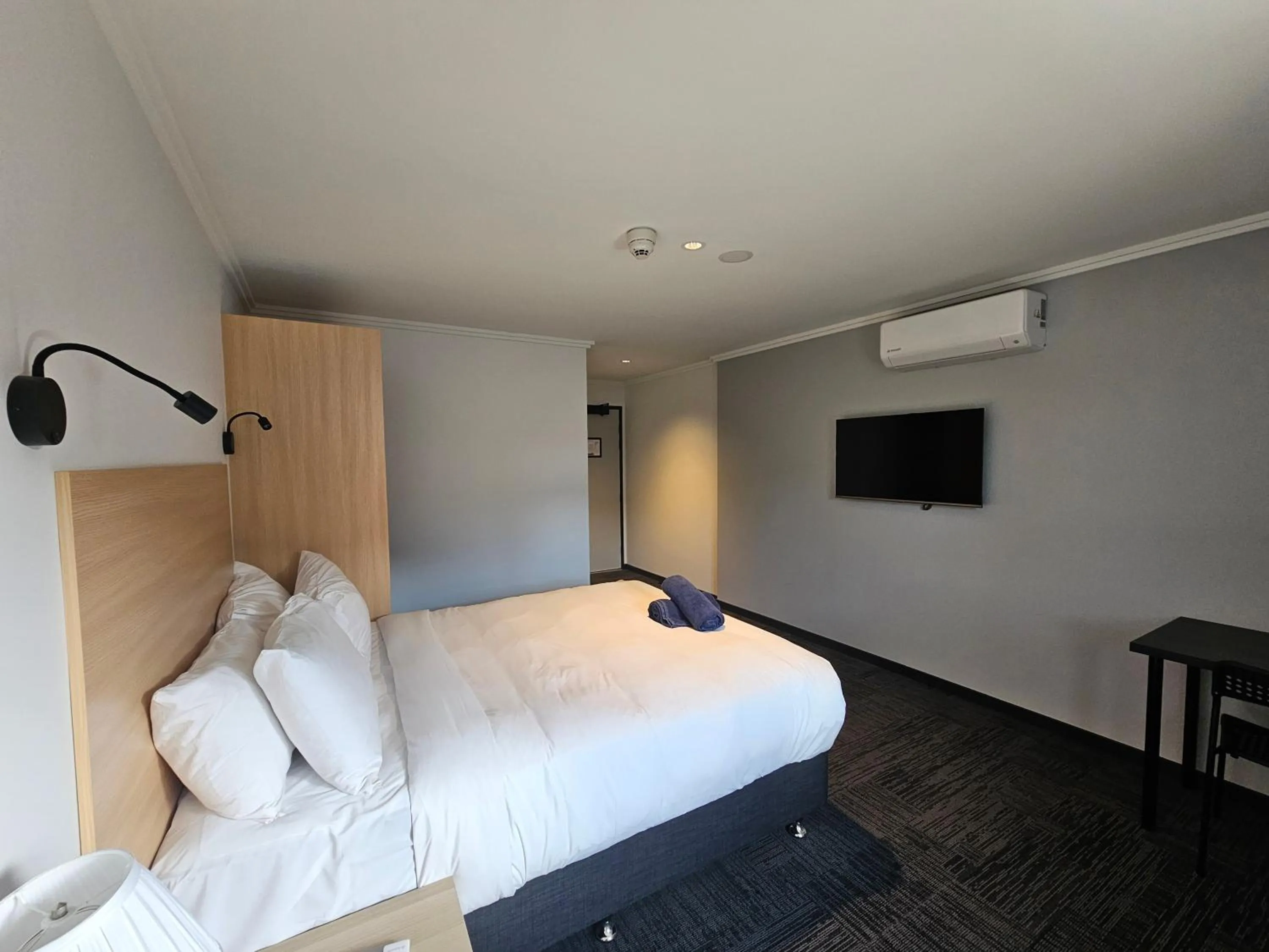 Bed in Econo Lodge Rivervale