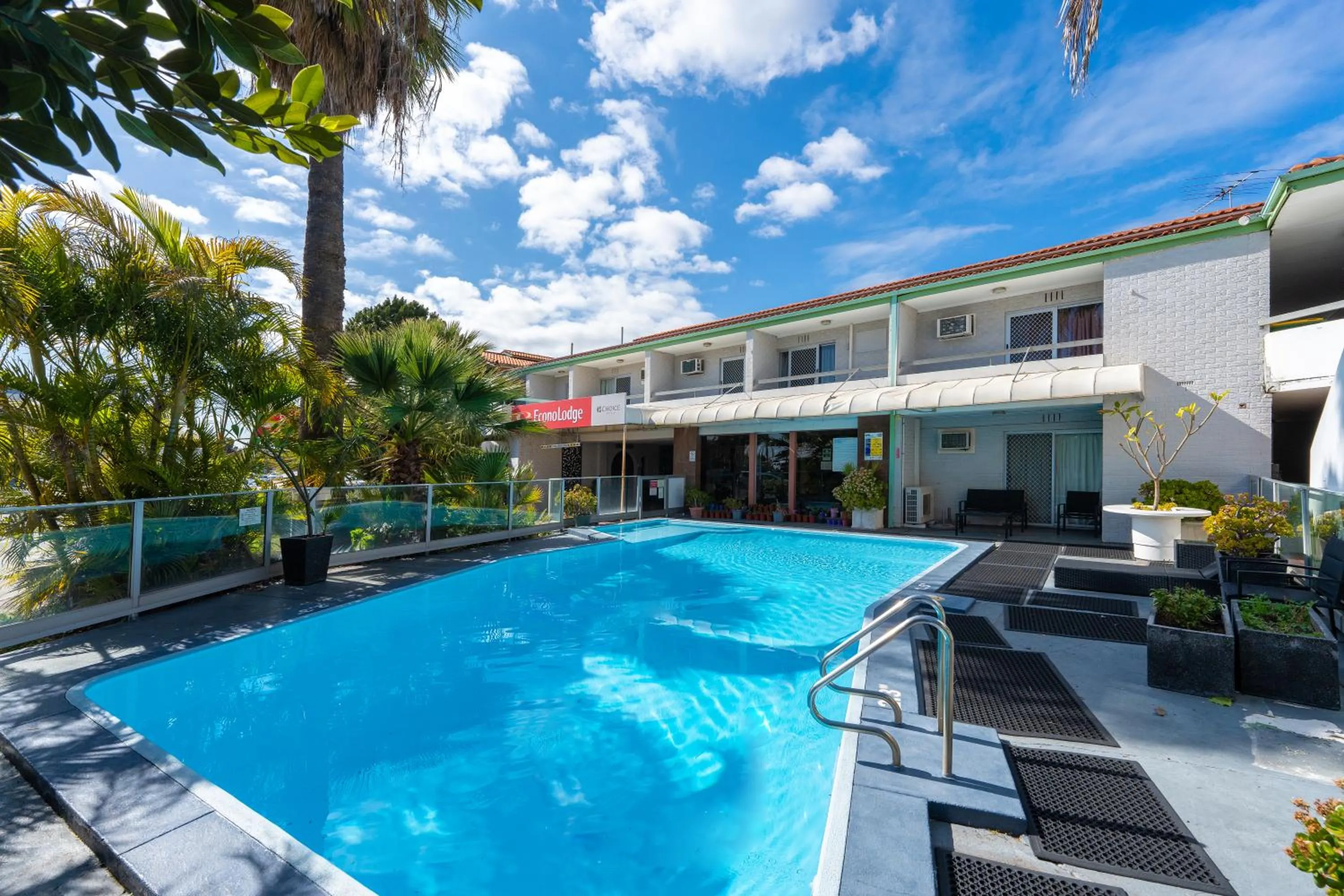 Swimming pool in Econo Lodge Rivervale