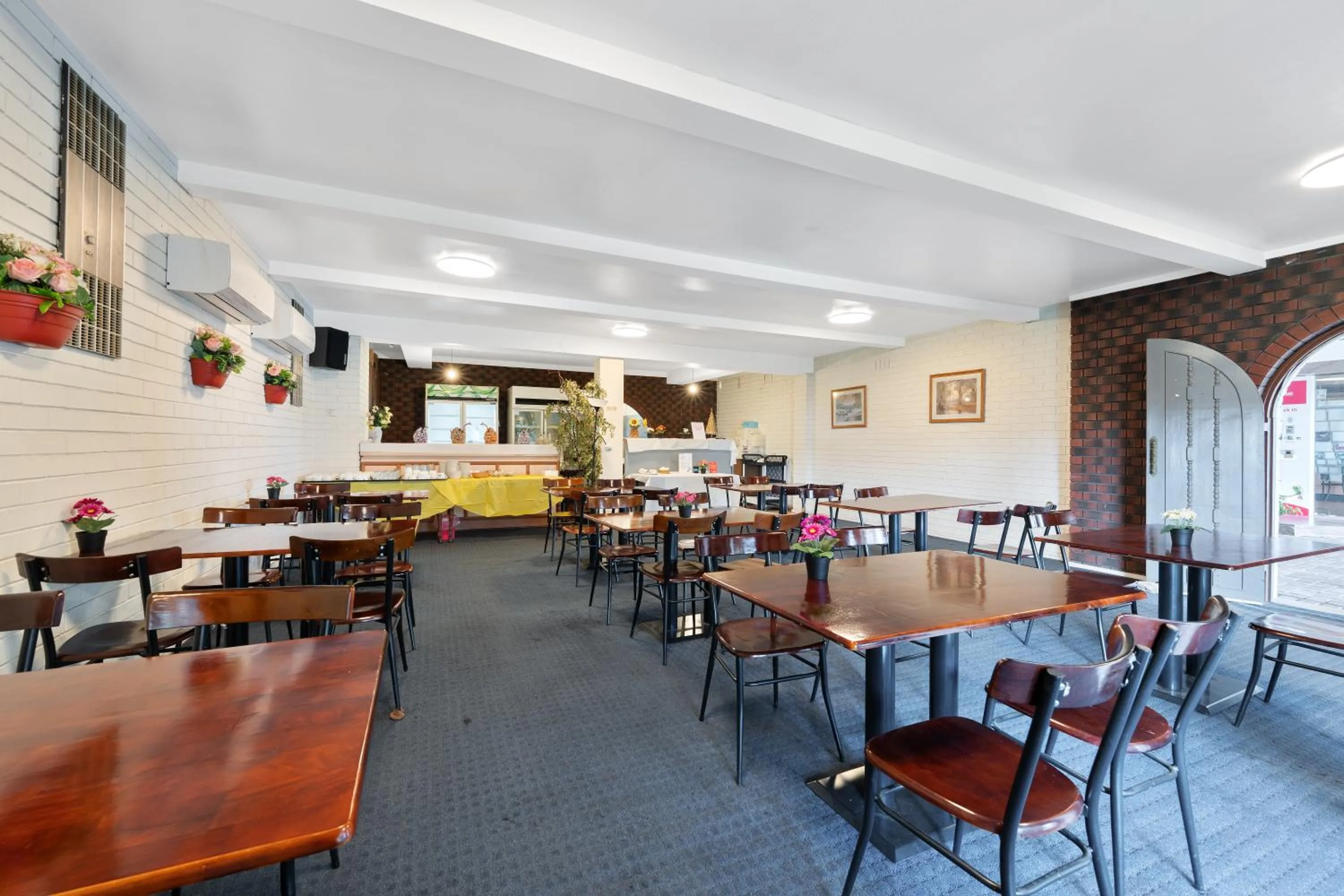 Restaurant/places to eat in Econo Lodge Rivervale