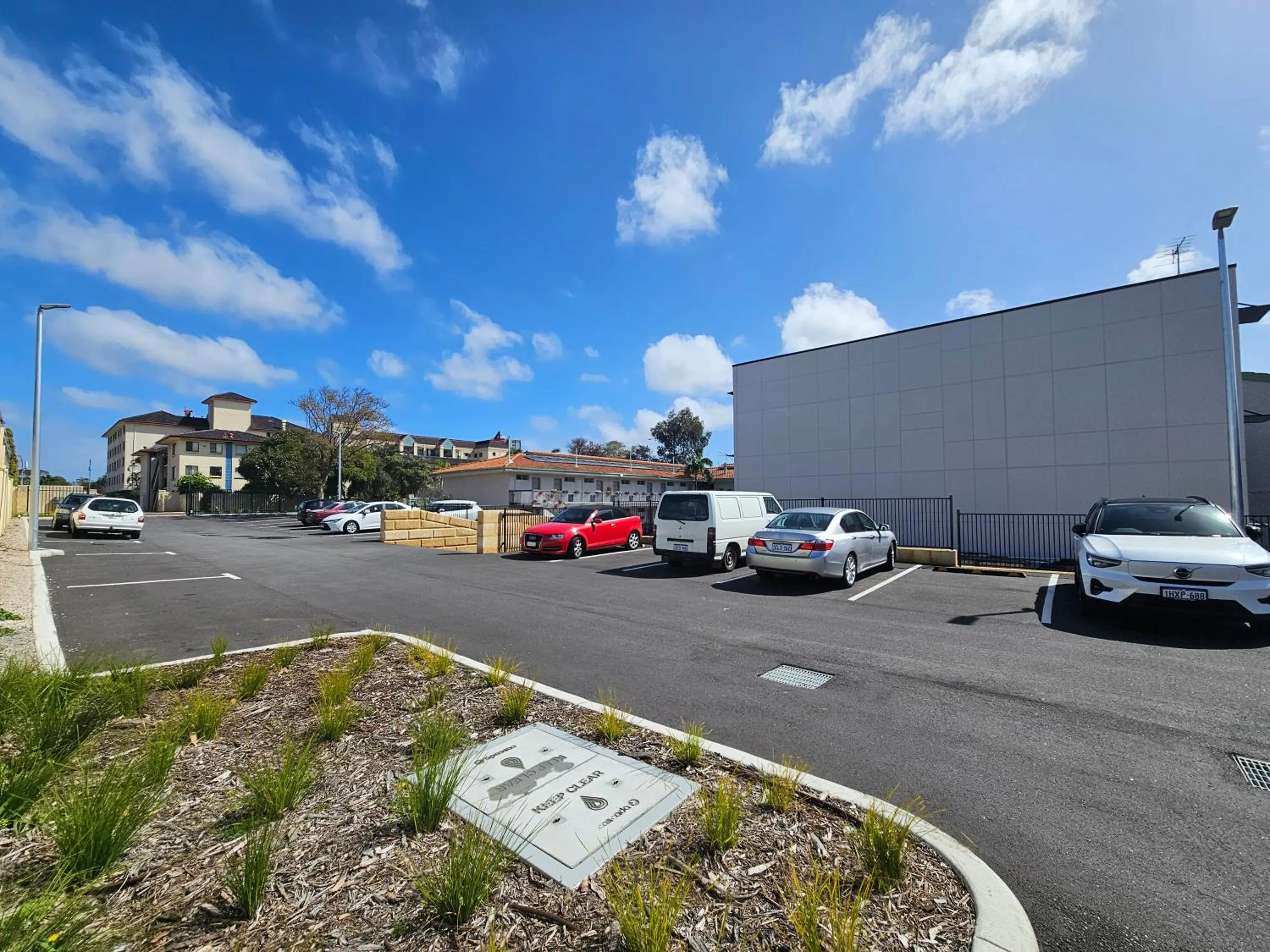 Parking in Econo Lodge Rivervale