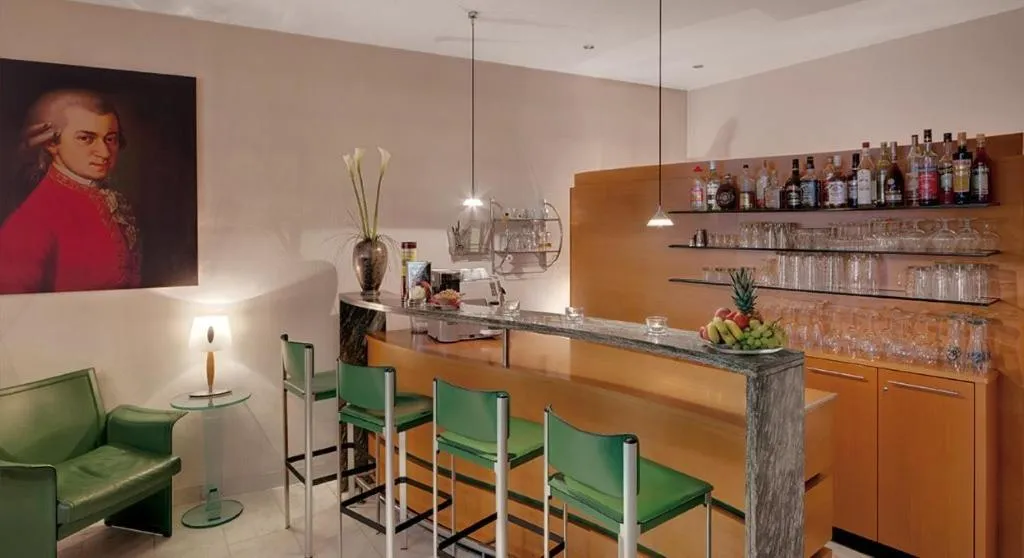 Lounge or bar in Hotel am Rathaus