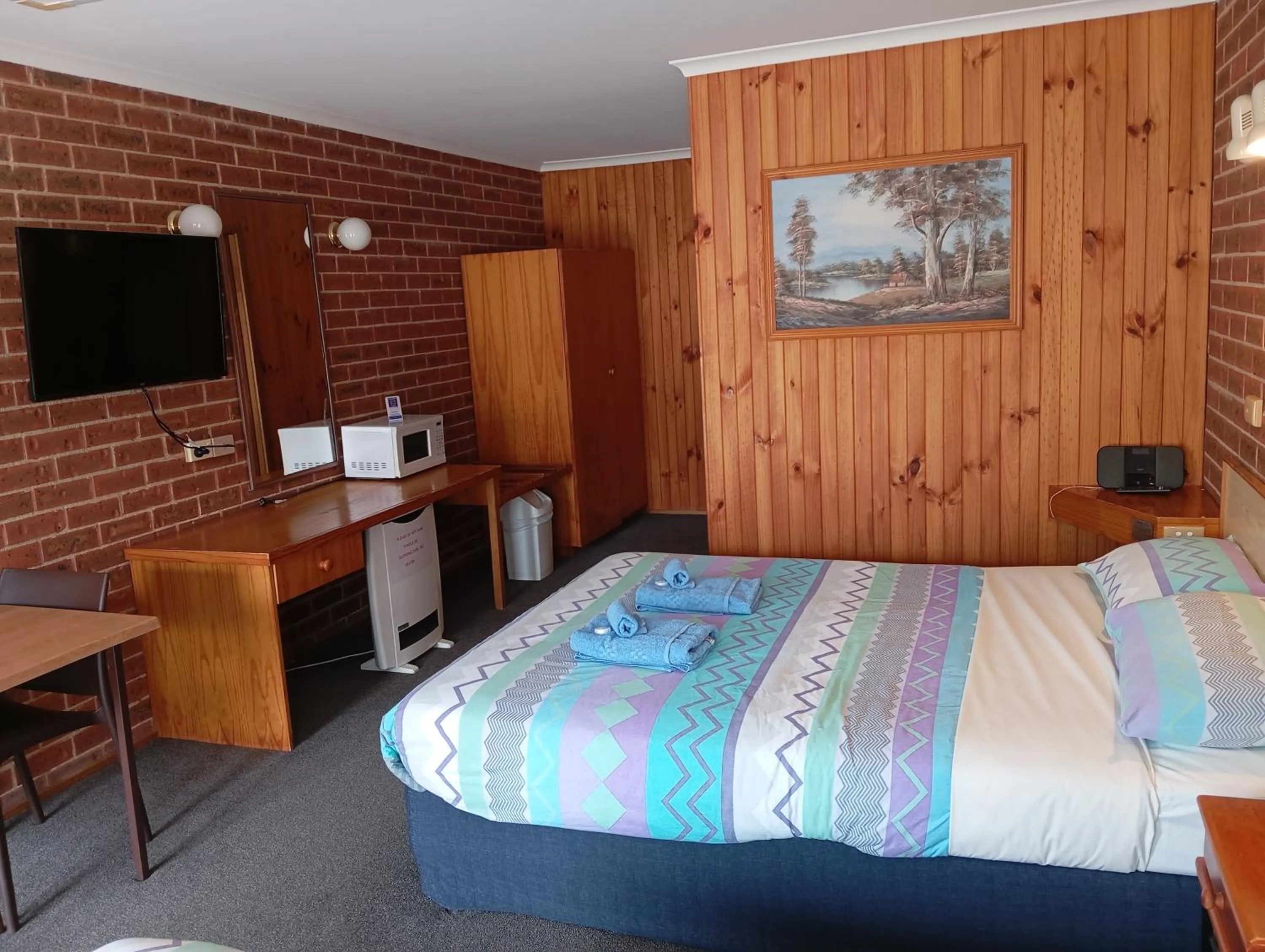 Bed in Orbost Country Road Motor Inn