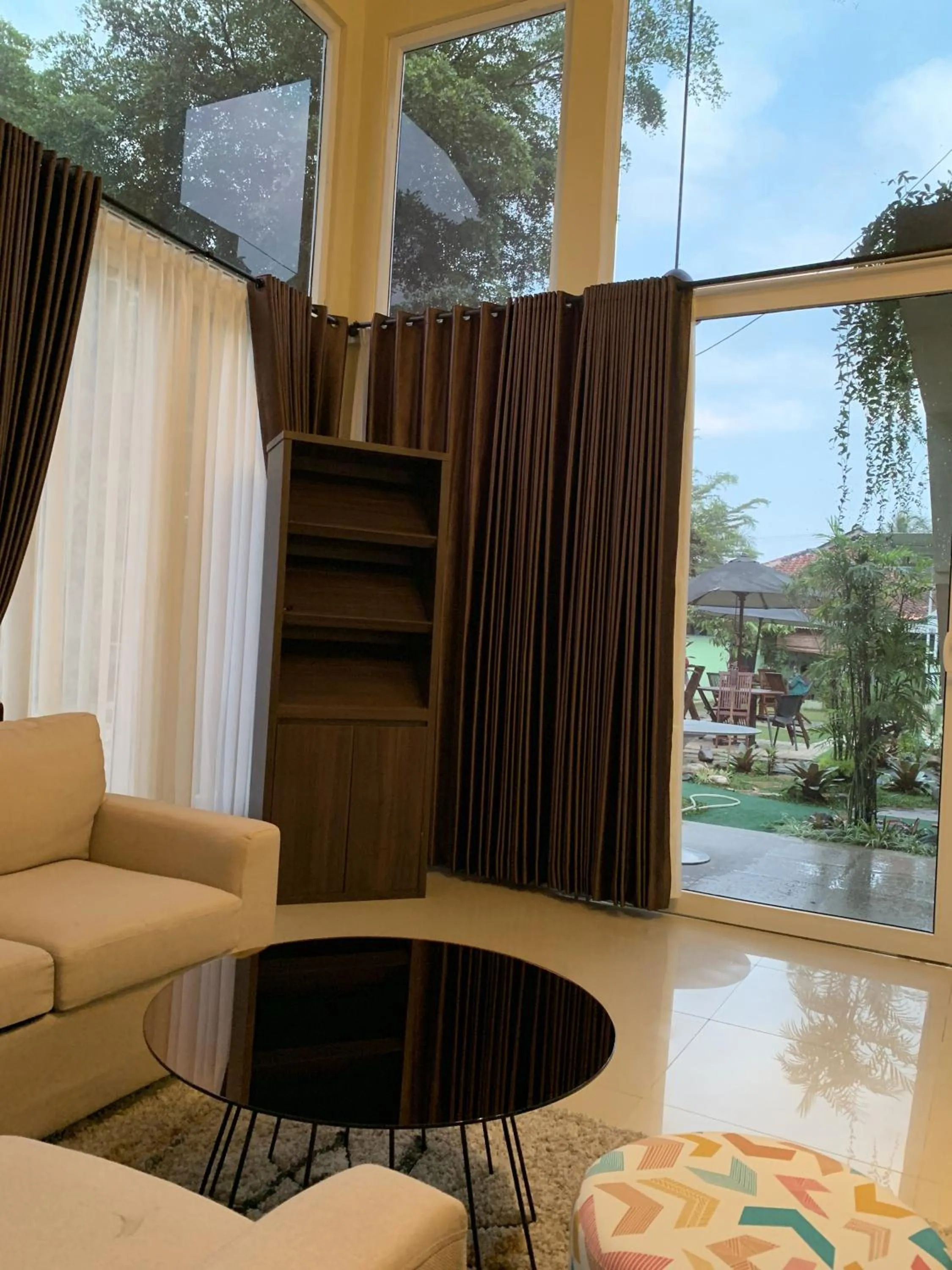 Living room in Embay House & Private Pool