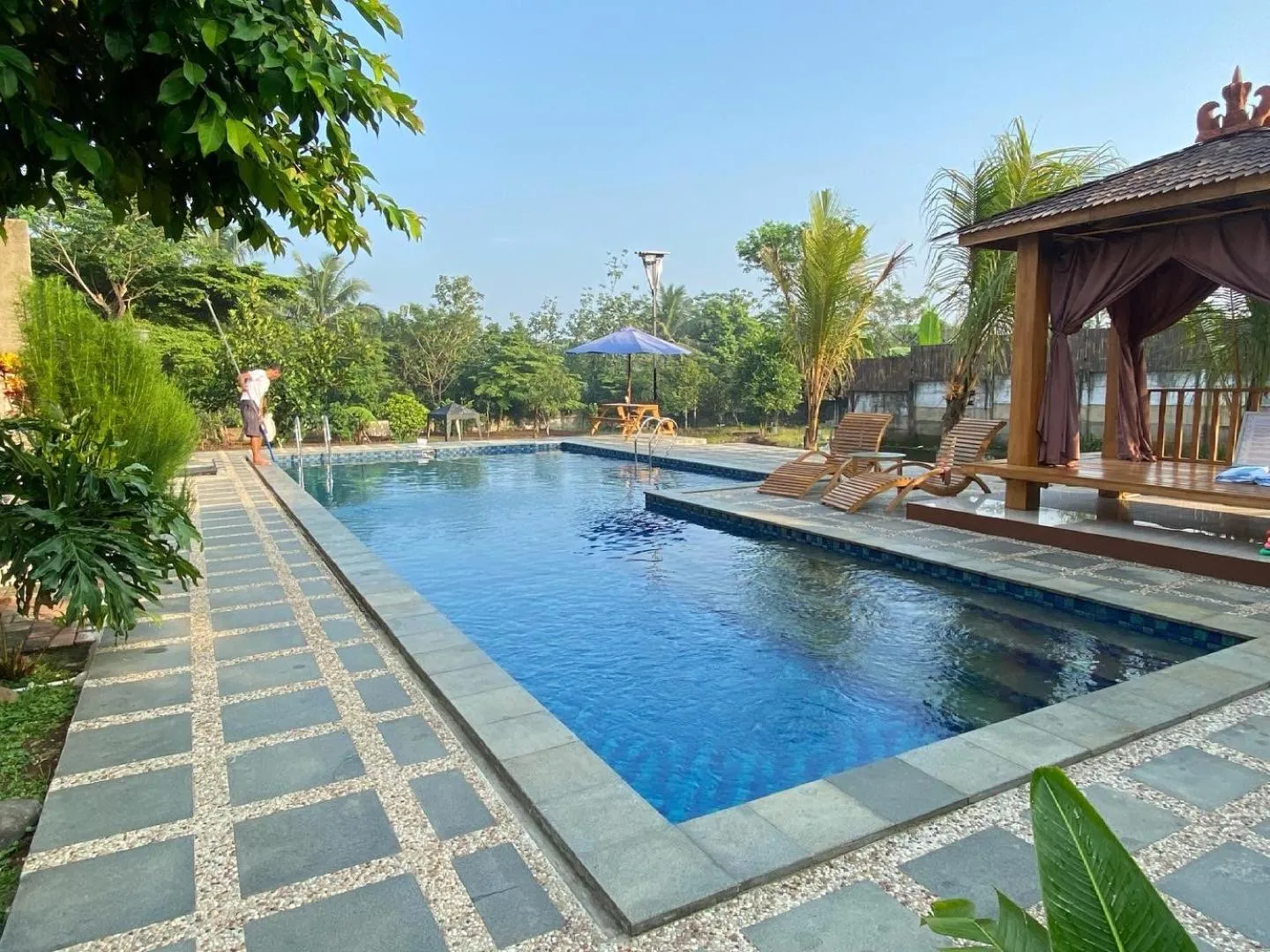 Swimming pool in Embay House & Private Pool