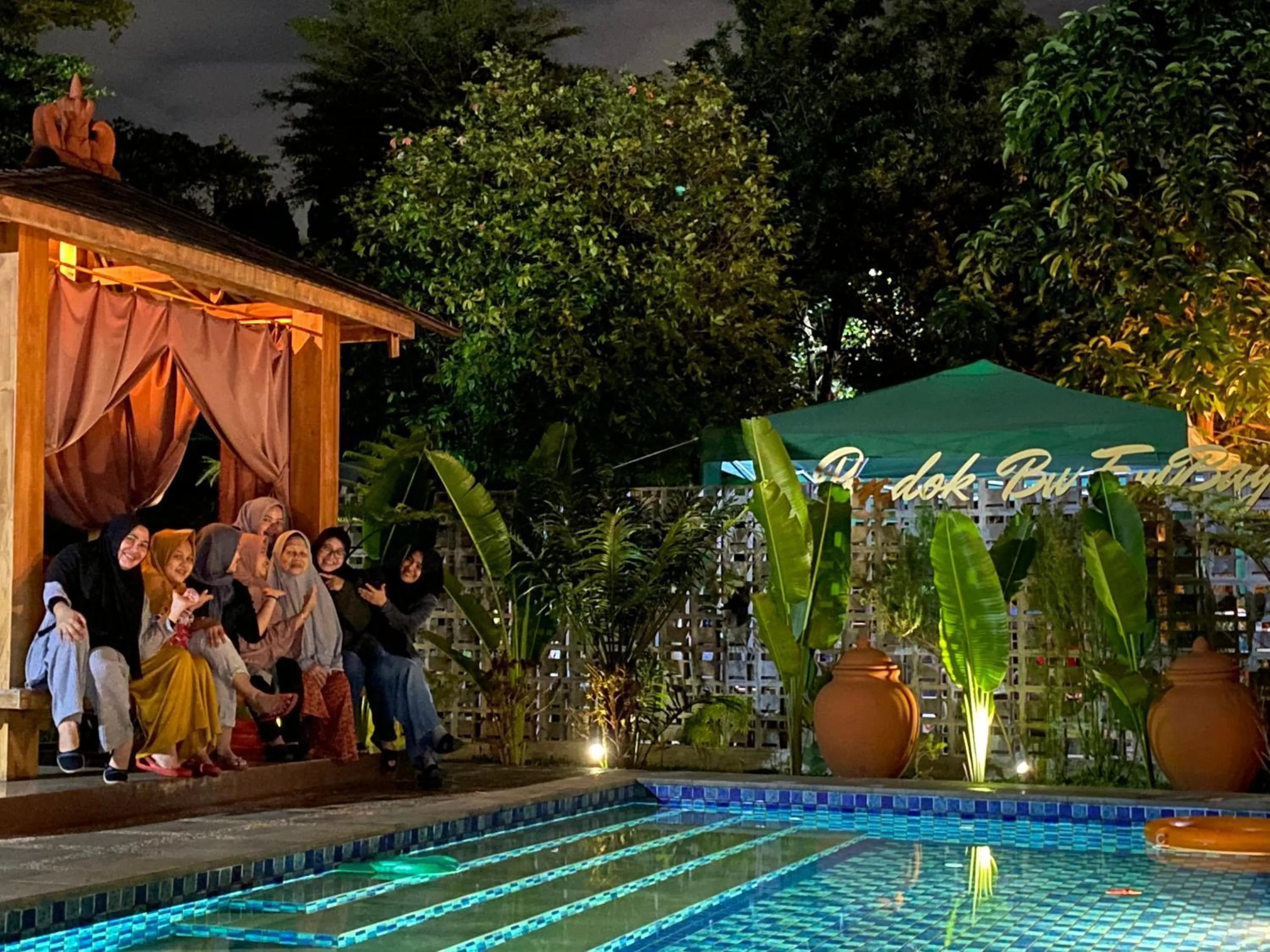 People in Embay House & Private Pool