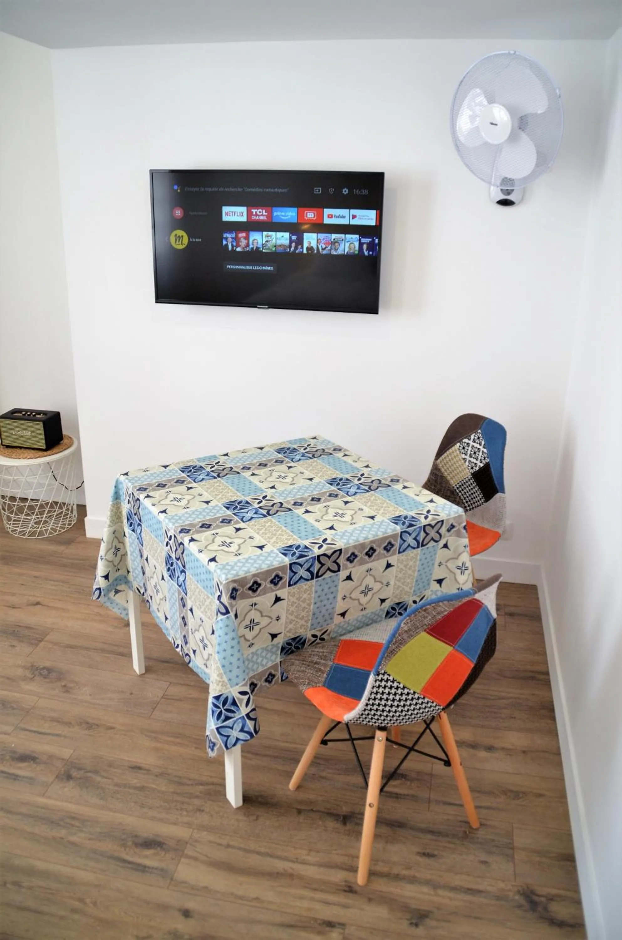 TV and multimedia in Maison d'hôtes City Break MIRADOUR