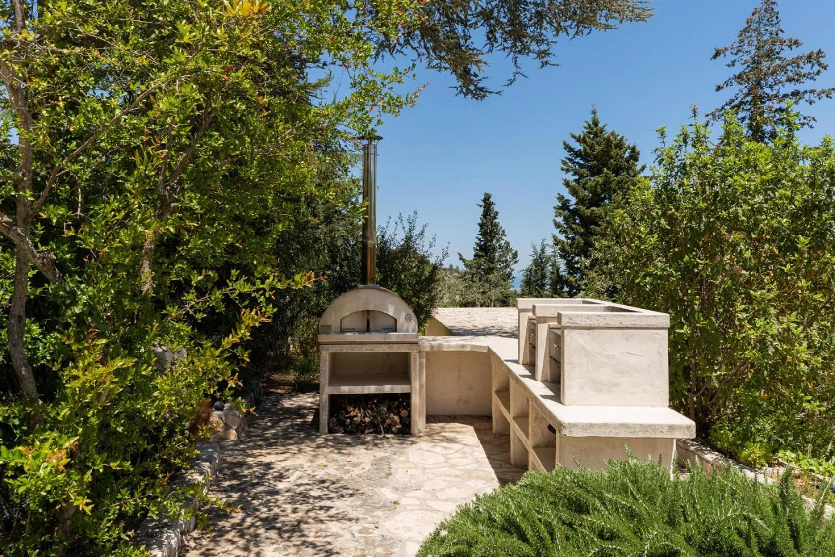 BBQ facilities in Villa Lemorè